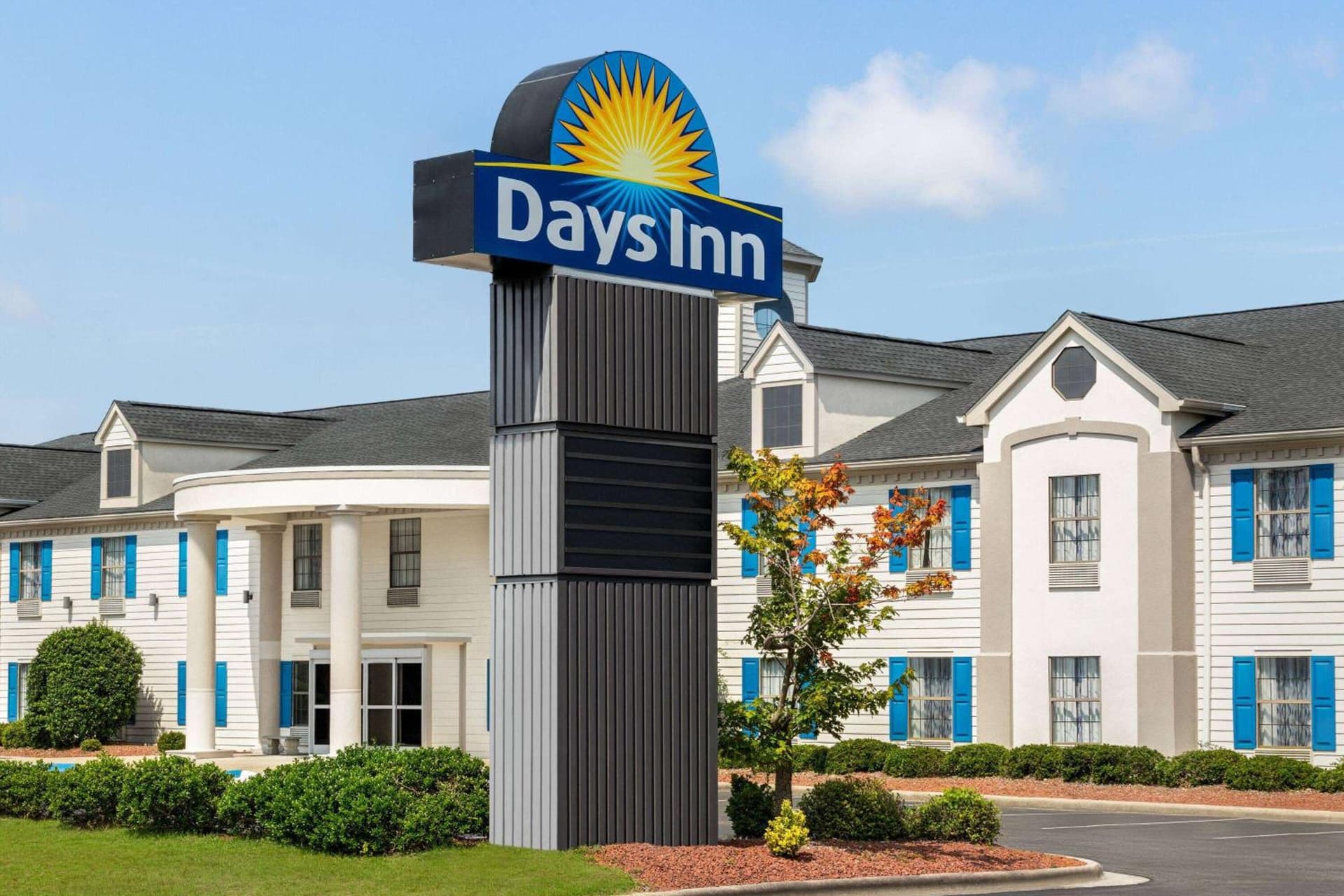 Days Inn by Wyndham Shallotte property views in Shallotte, NC — gallery photo 3