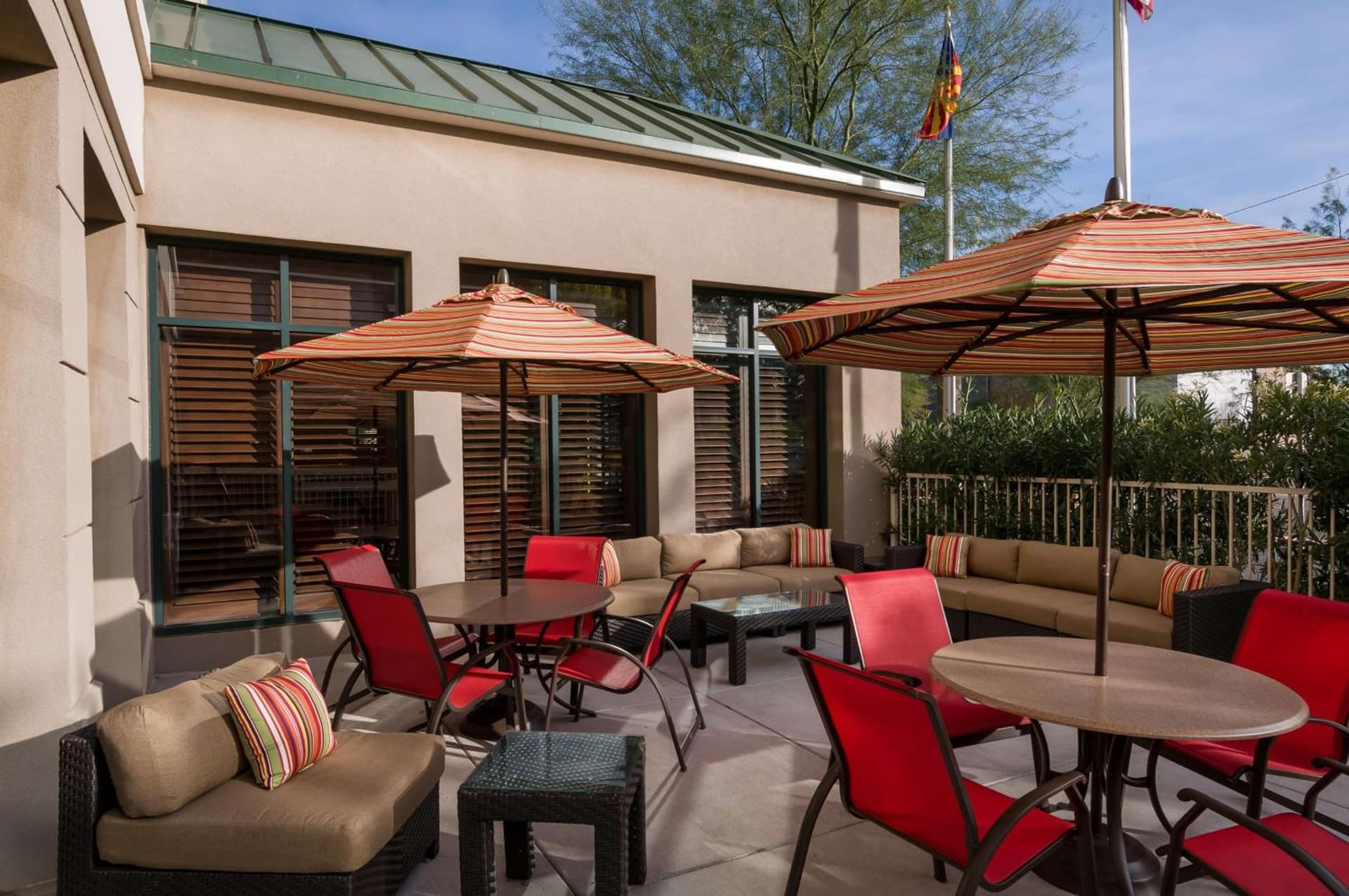 Hilton Garden Inn Phoenix Airport North interior in Phoenix, AZ — gallery photo 2