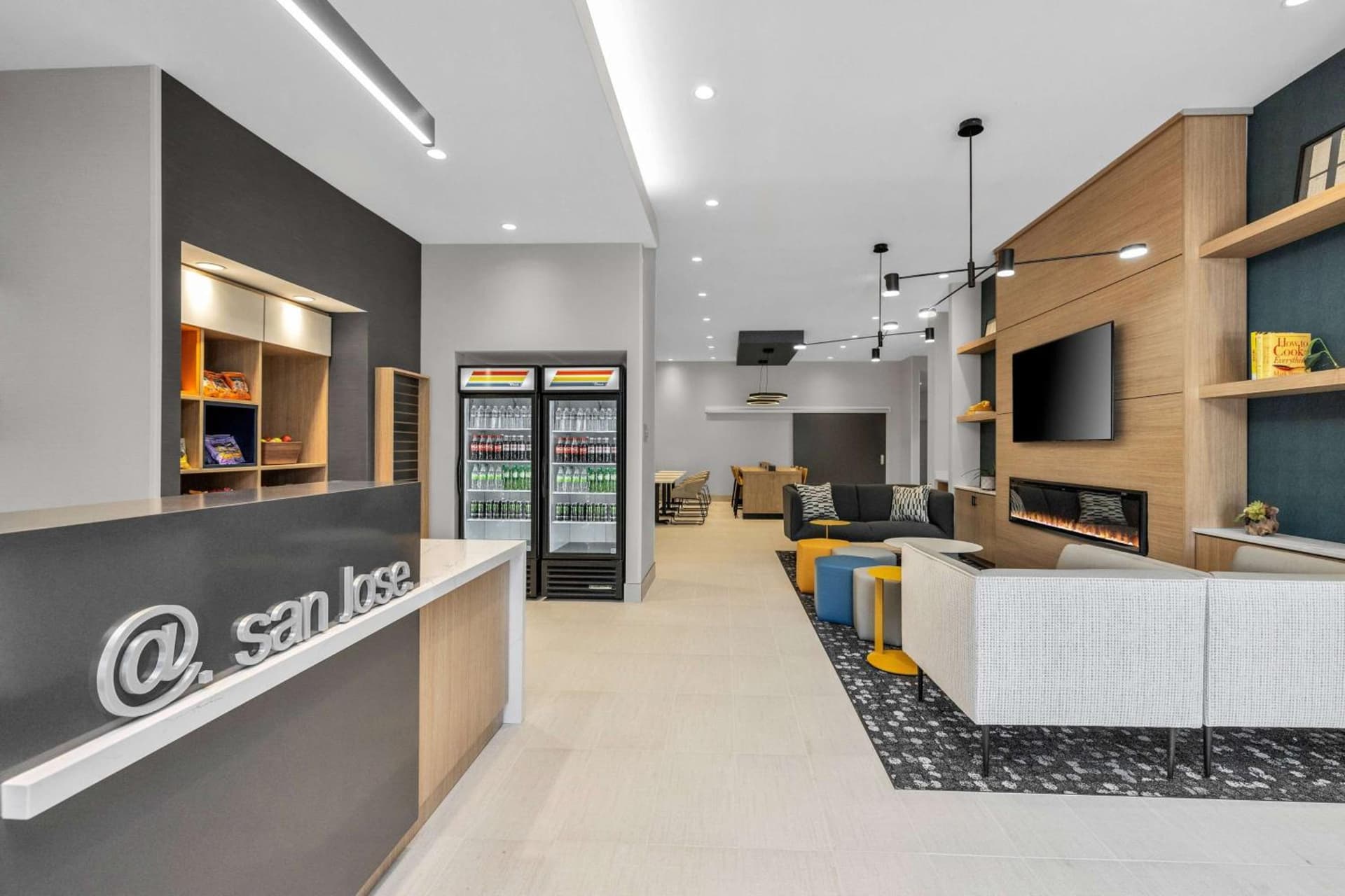 La Quinta Inn & Suites by Wyndham San Jose Airport-Downtown gallery photo in San Jose, CA — image 8