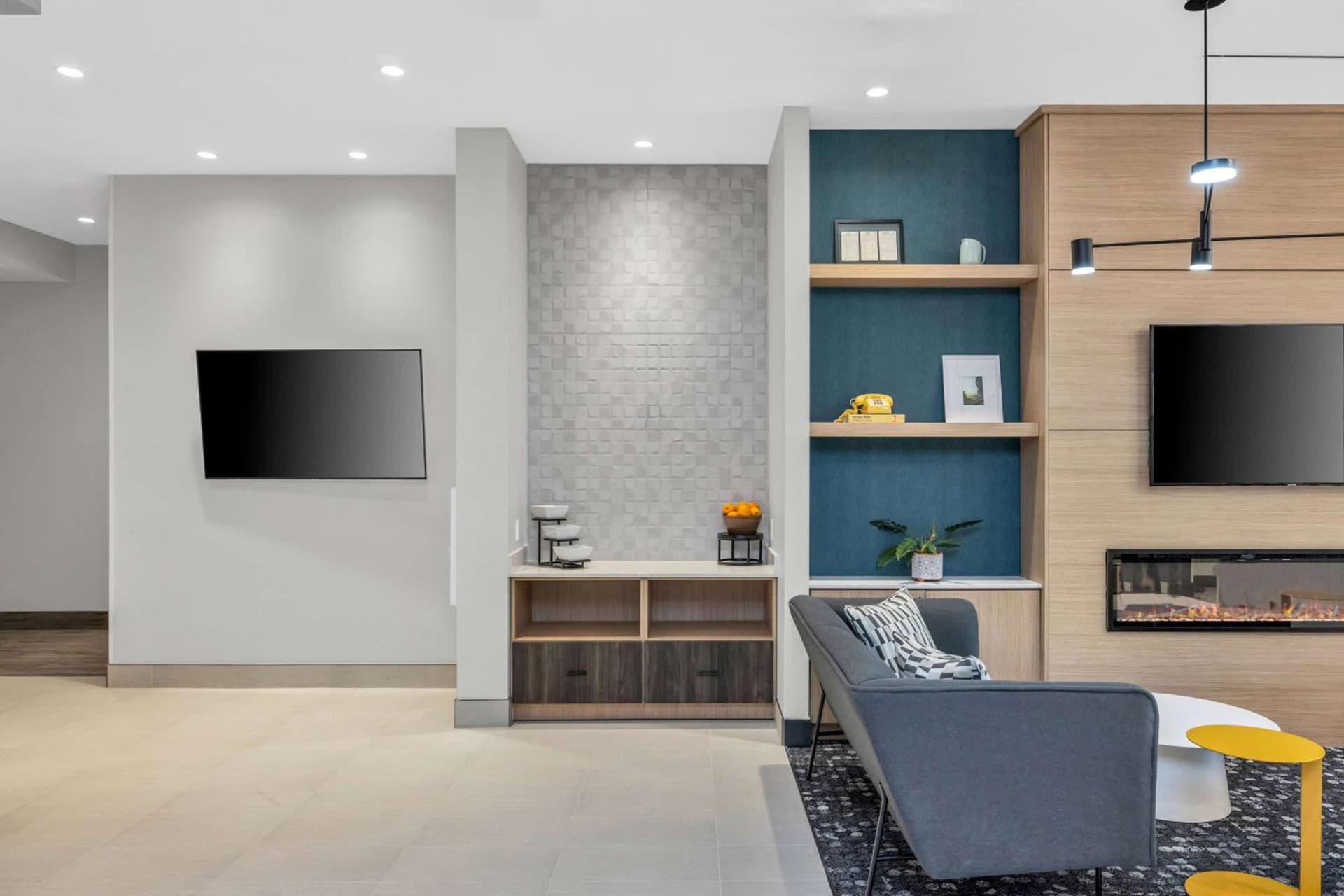 La Quinta Inn & Suites by Wyndham San Jose Airport-Downtown gallery photo in San Jose, CA — image 9
