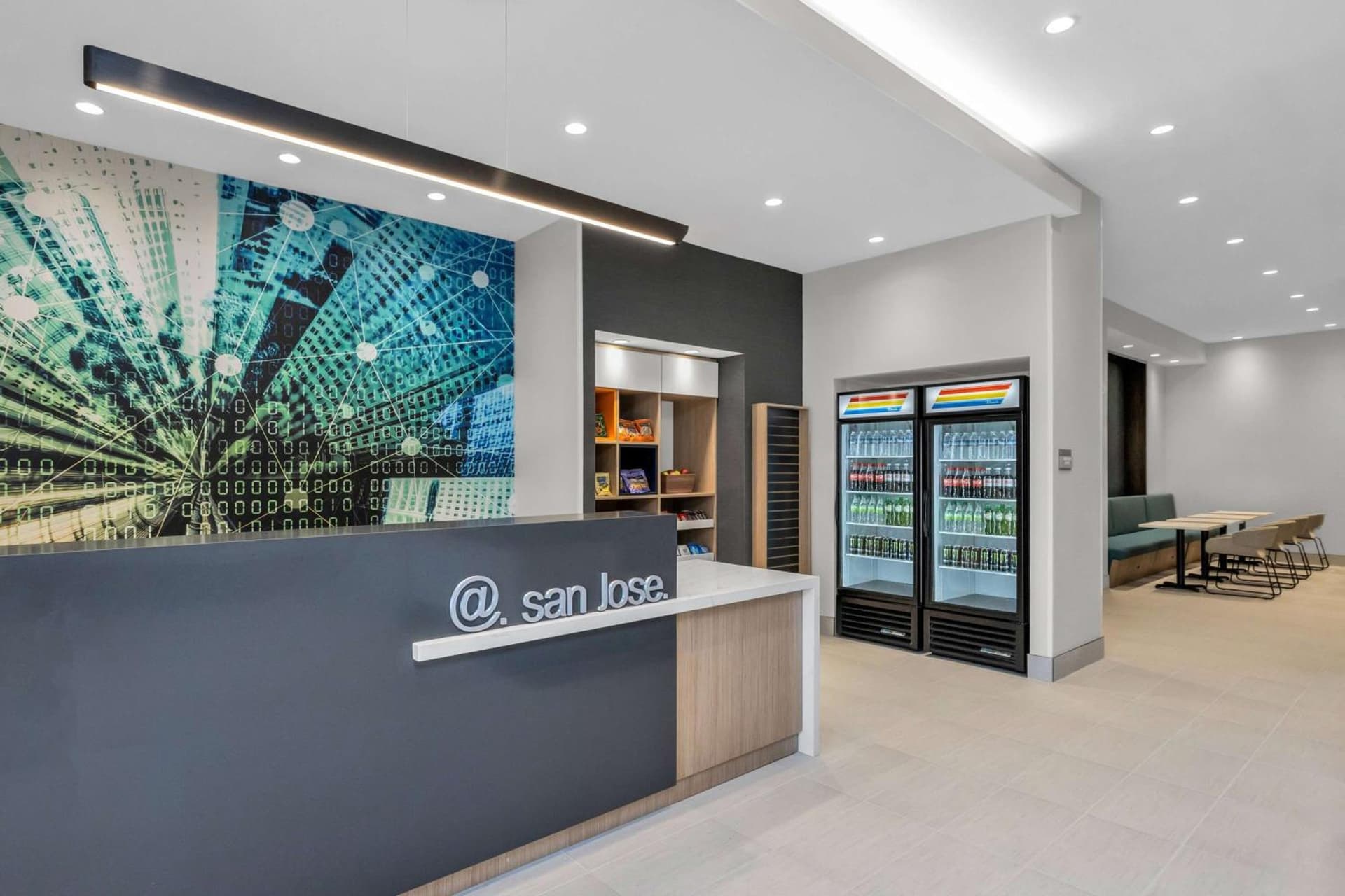 La Quinta Inn & Suites by Wyndham San Jose Airport-Downtown gallery photo in San Jose, CA — image 12