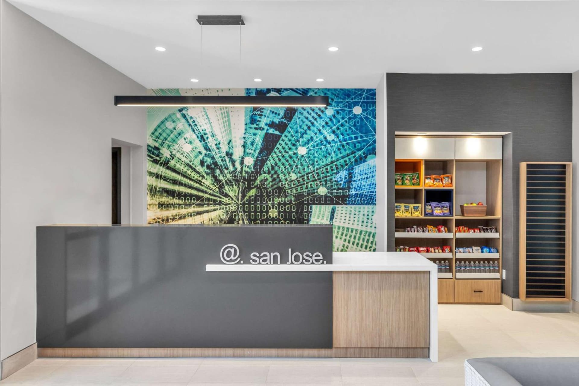 La Quinta Inn & Suites by Wyndham San Jose Airport-Downtown gallery photo in San Jose, CA — image 11