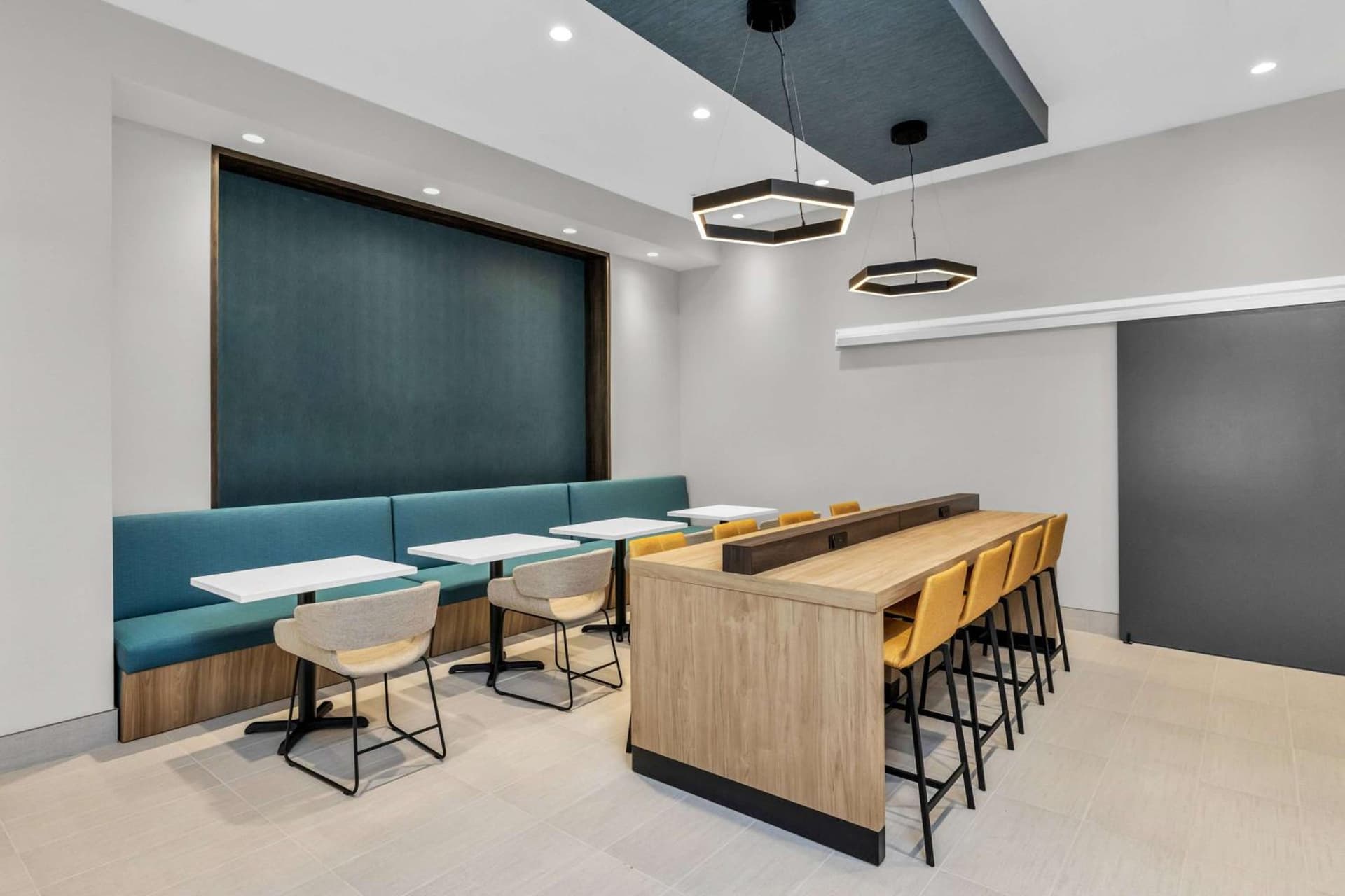 La Quinta Inn & Suites by Wyndham San Jose Airport-Downtown gallery photo in San Jose, CA — image 14