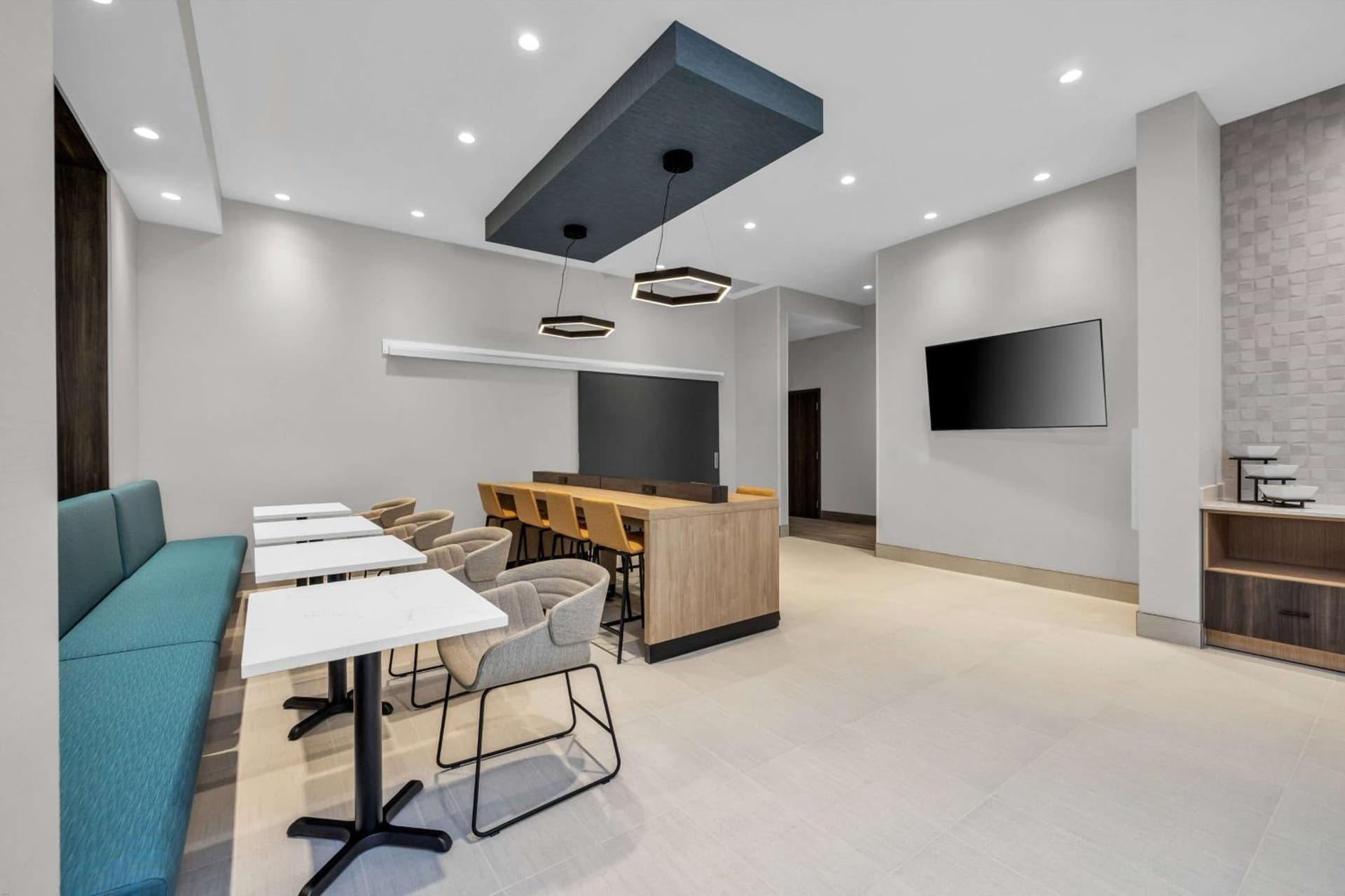 La Quinta Inn & Suites by Wyndham San Jose Airport-Downtown gallery photo in San Jose, CA — image 15