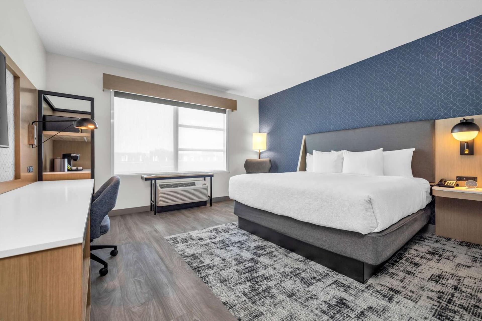 La Quinta Inn & Suites by Wyndham San Jose Airport-Downtown gallery photo in San Jose, CA — image 59