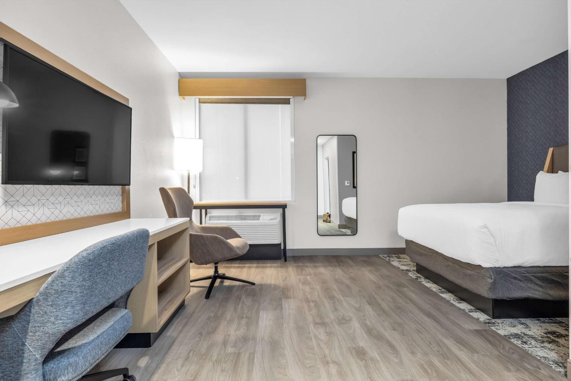 La Quinta Inn & Suites by Wyndham San Jose Airport-Downtown gallery photo in San Jose, CA — image 60