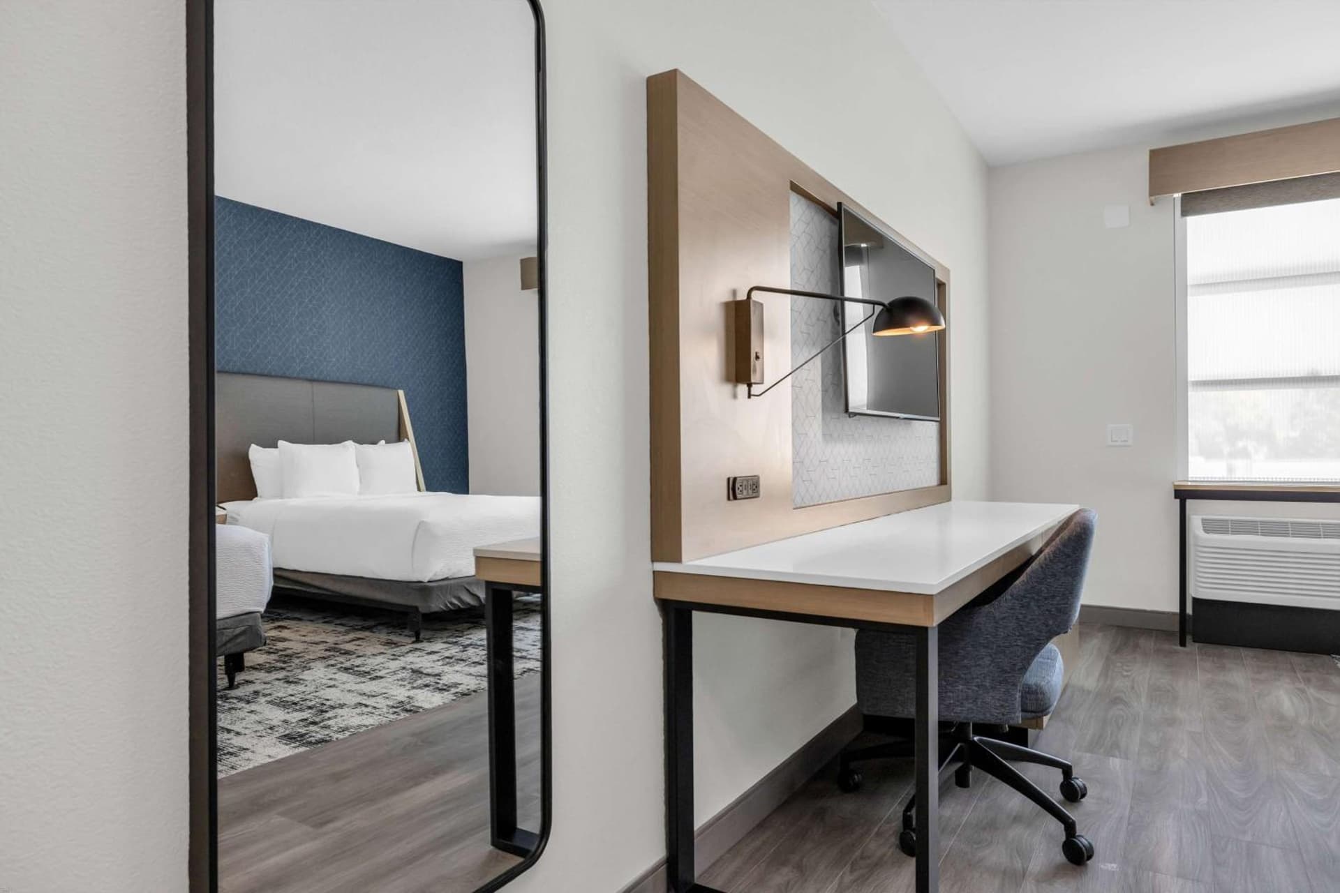 La Quinta Inn & Suites by Wyndham San Jose Airport-Downtown gallery photo in San Jose, CA — image 62