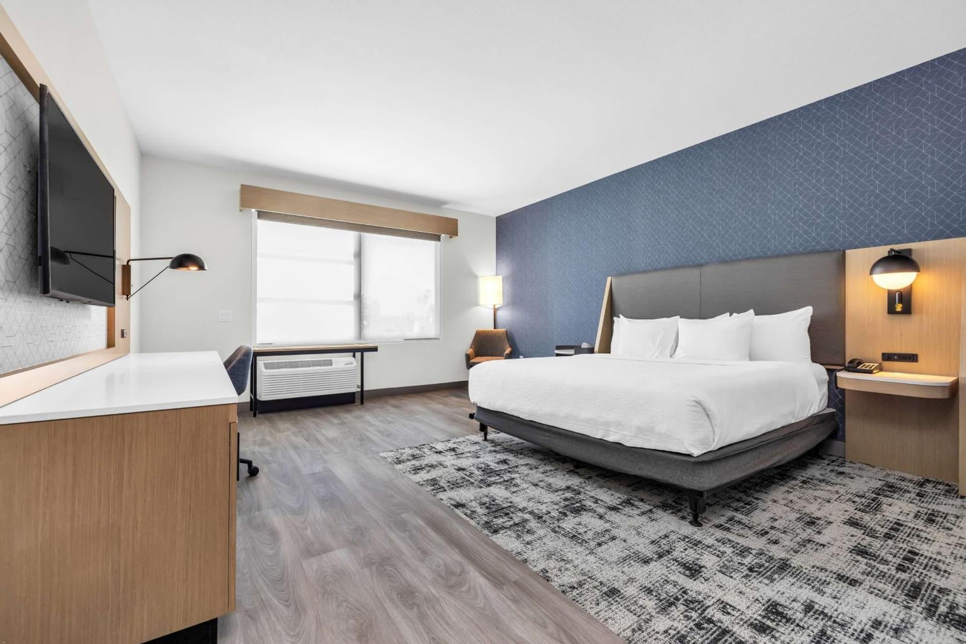 La Quinta Inn & Suites by Wyndham San Jose Airport-Downtown gallery photo in San Jose, CA — image 67
