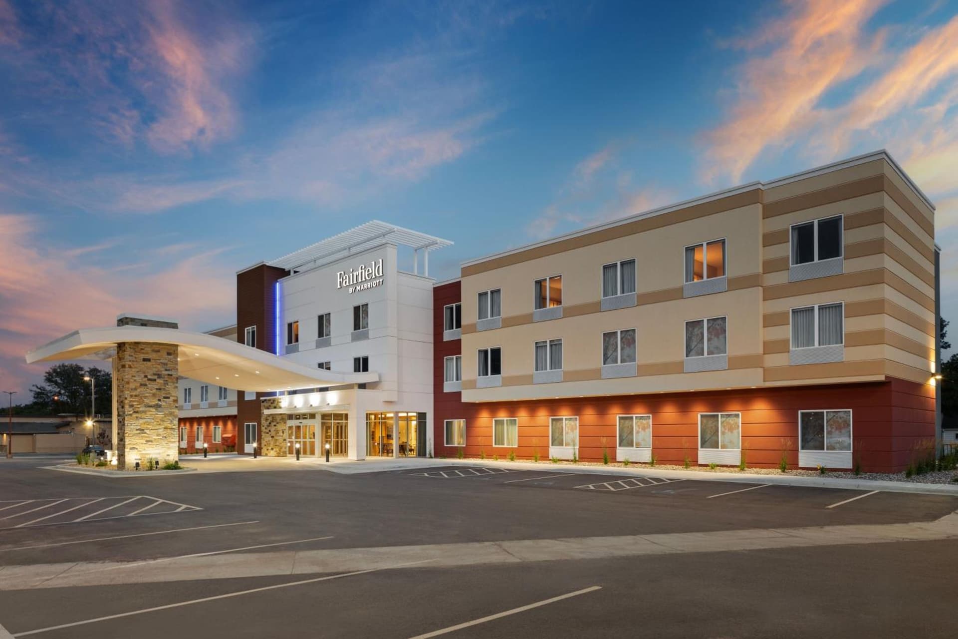 Fairfield by Marriott Inn & Suites Yankton interior in Yankton, SD — gallery photo 2