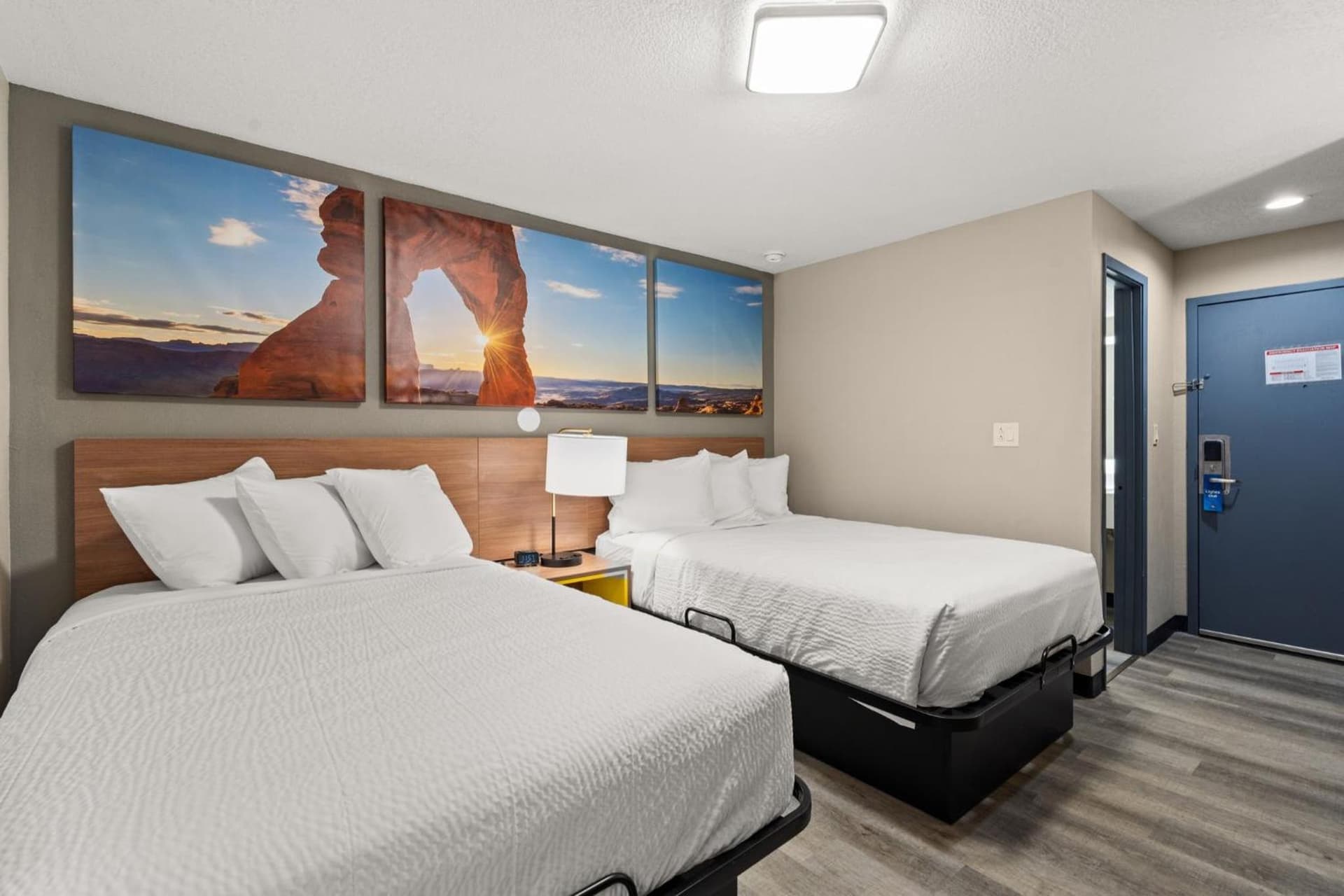 Days-Inn by Wyndham Albuquerque I-25 interior in Albuquerque, NM — gallery photo 2