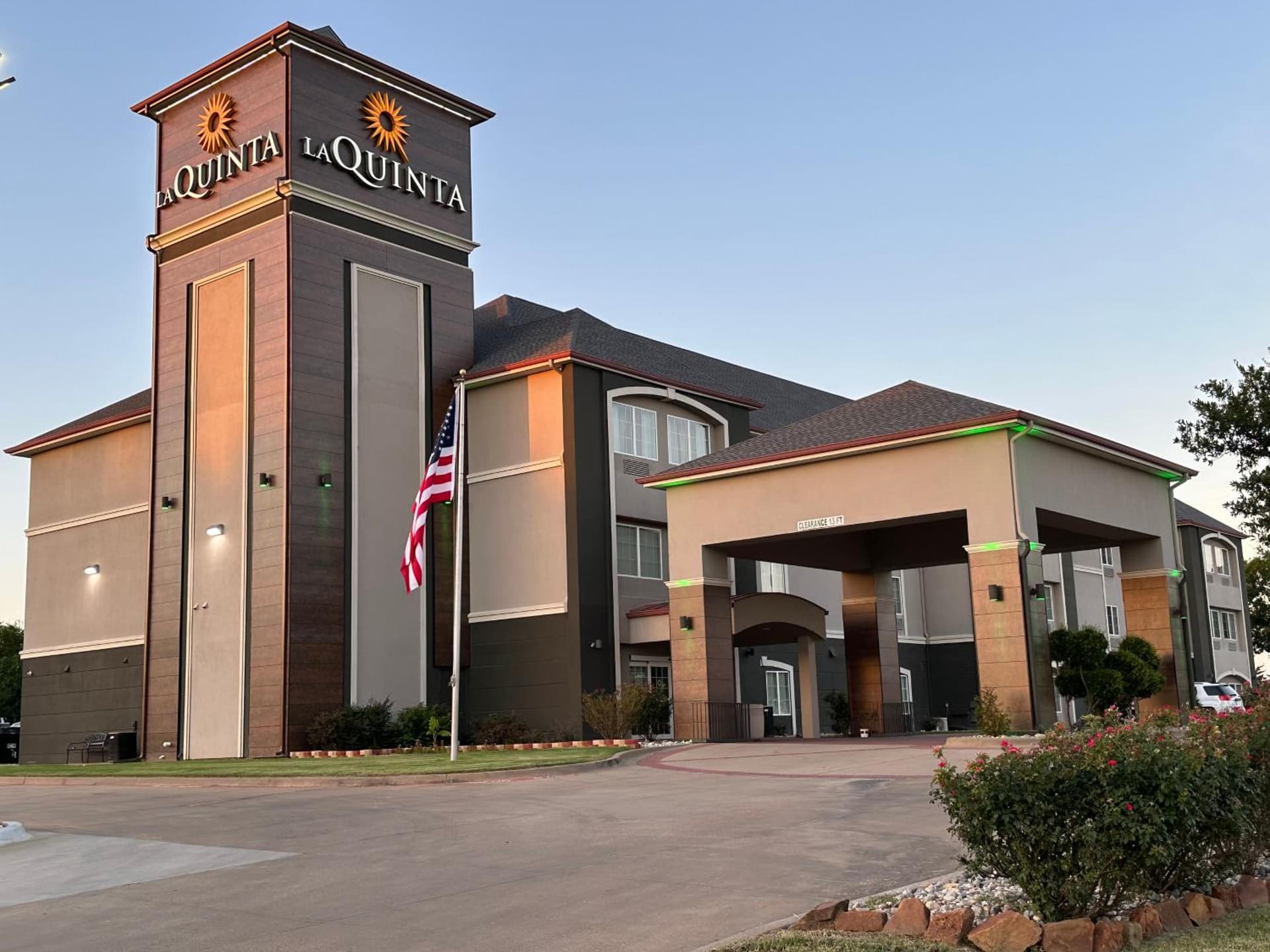 La Quinta by Wyndham Sulphur Springs interior in Sulphur Springs, TX — gallery photo 2