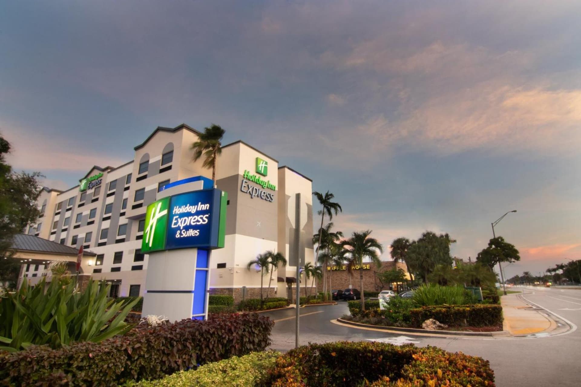 Holiday Inn Express and Suites Fort Lauderdale Airport West by IHG gallery photo in Davie, FL — image 29