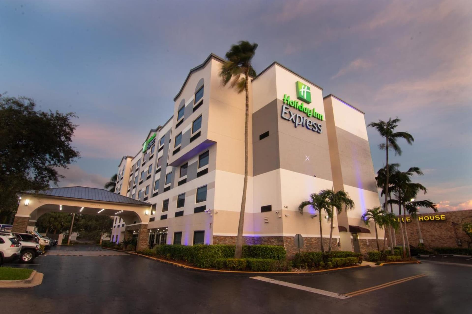 Holiday Inn Express and Suites Fort Lauderdale Airport West by IHG gallery photo in Davie, FL — image 4