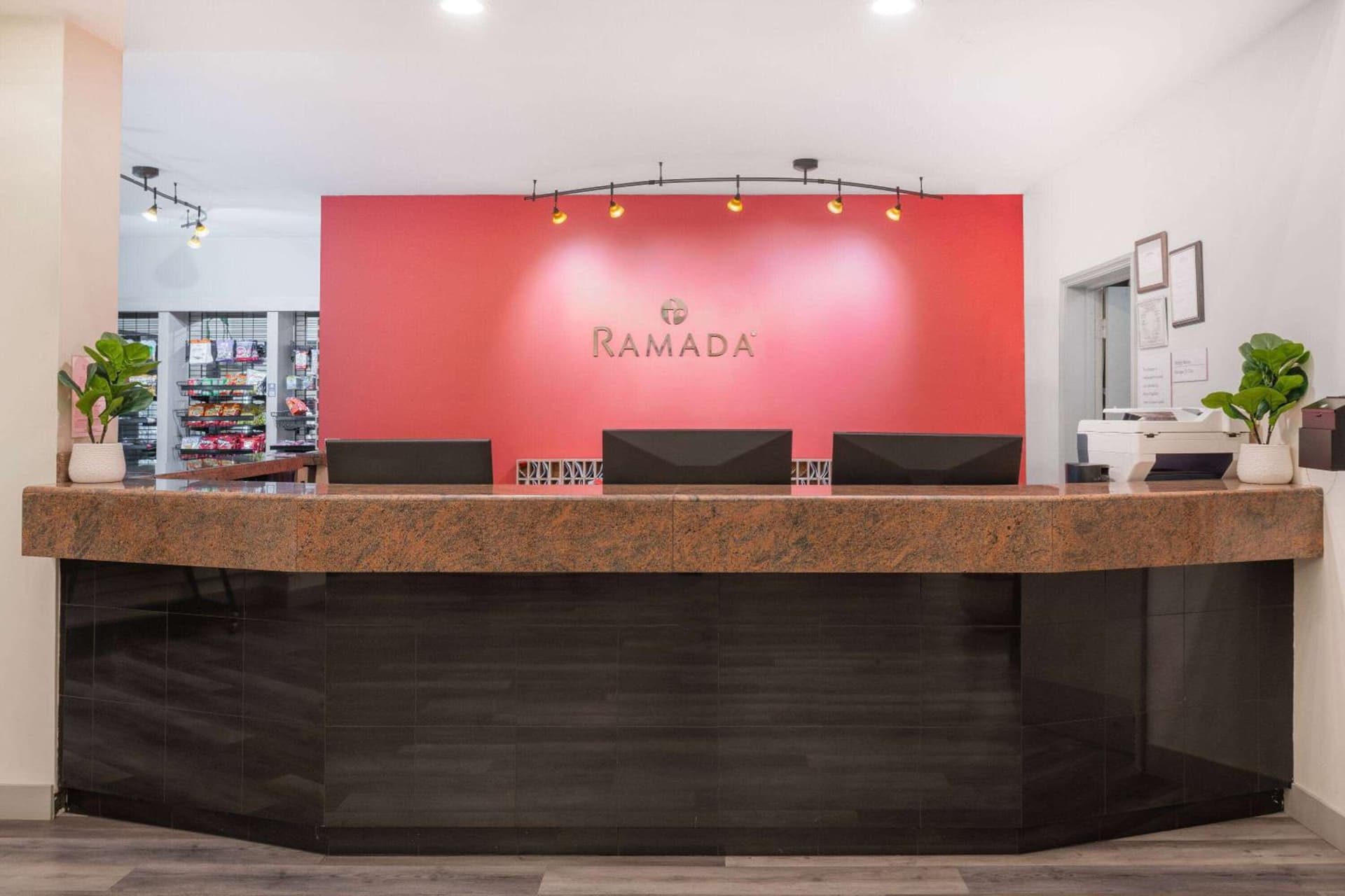 Ramada by Wyndham Bakersfield gallery photo in Bakersfield, CA — image 12