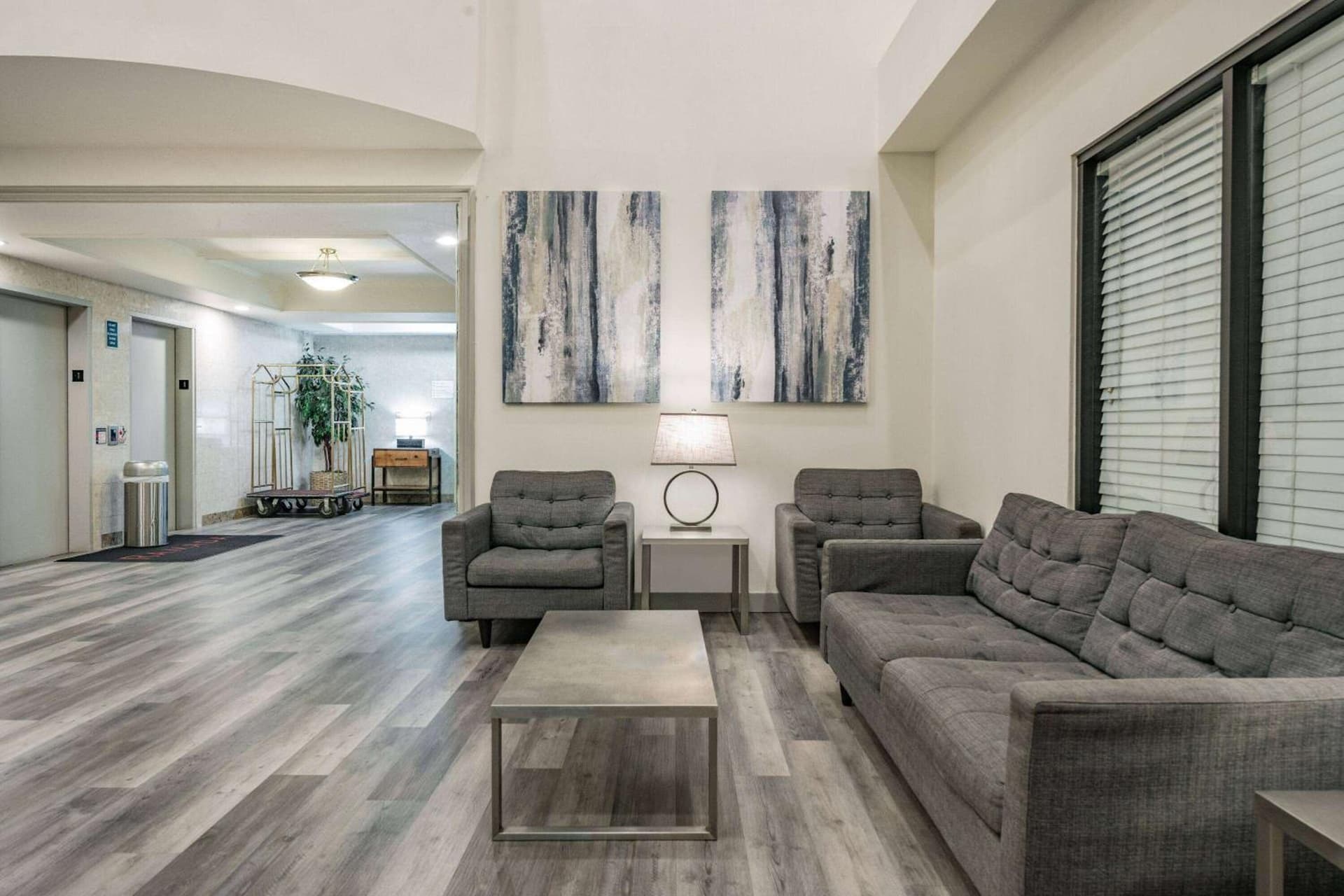 Ramada by Wyndham Bakersfield property views in Bakersfield, CA — gallery photo 3
