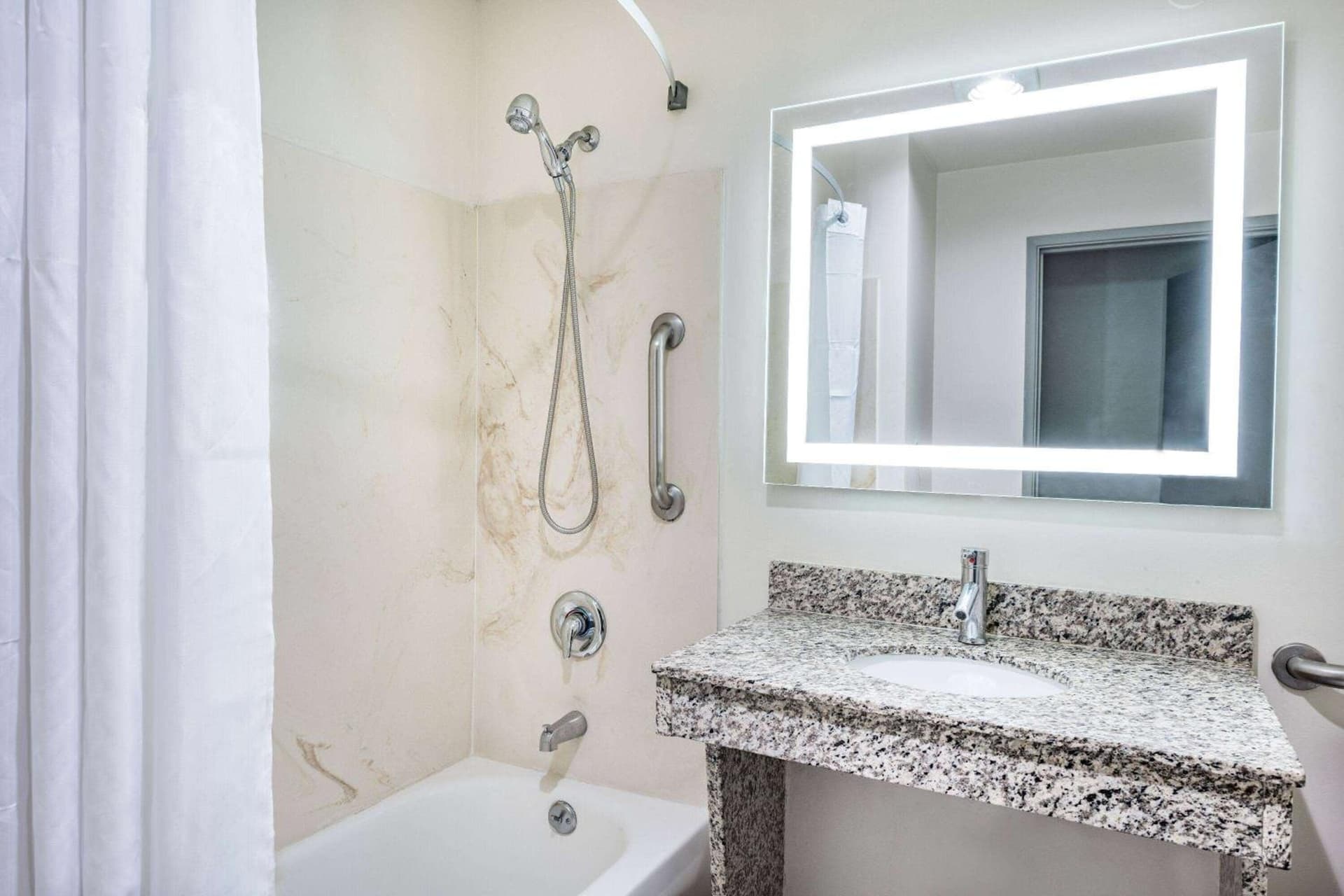Ramada by Wyndham Bakersfield gallery photo in Bakersfield, CA — image 41