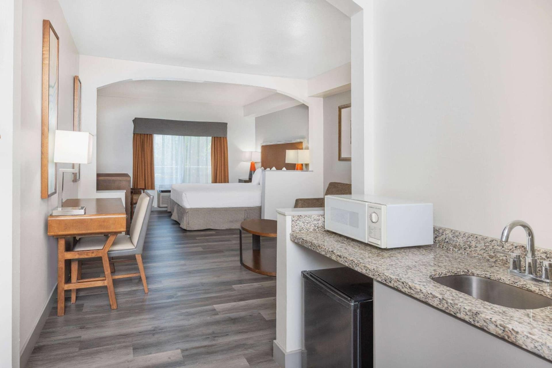 Ramada by Wyndham Bakersfield gallery photo in Bakersfield, CA — image 24