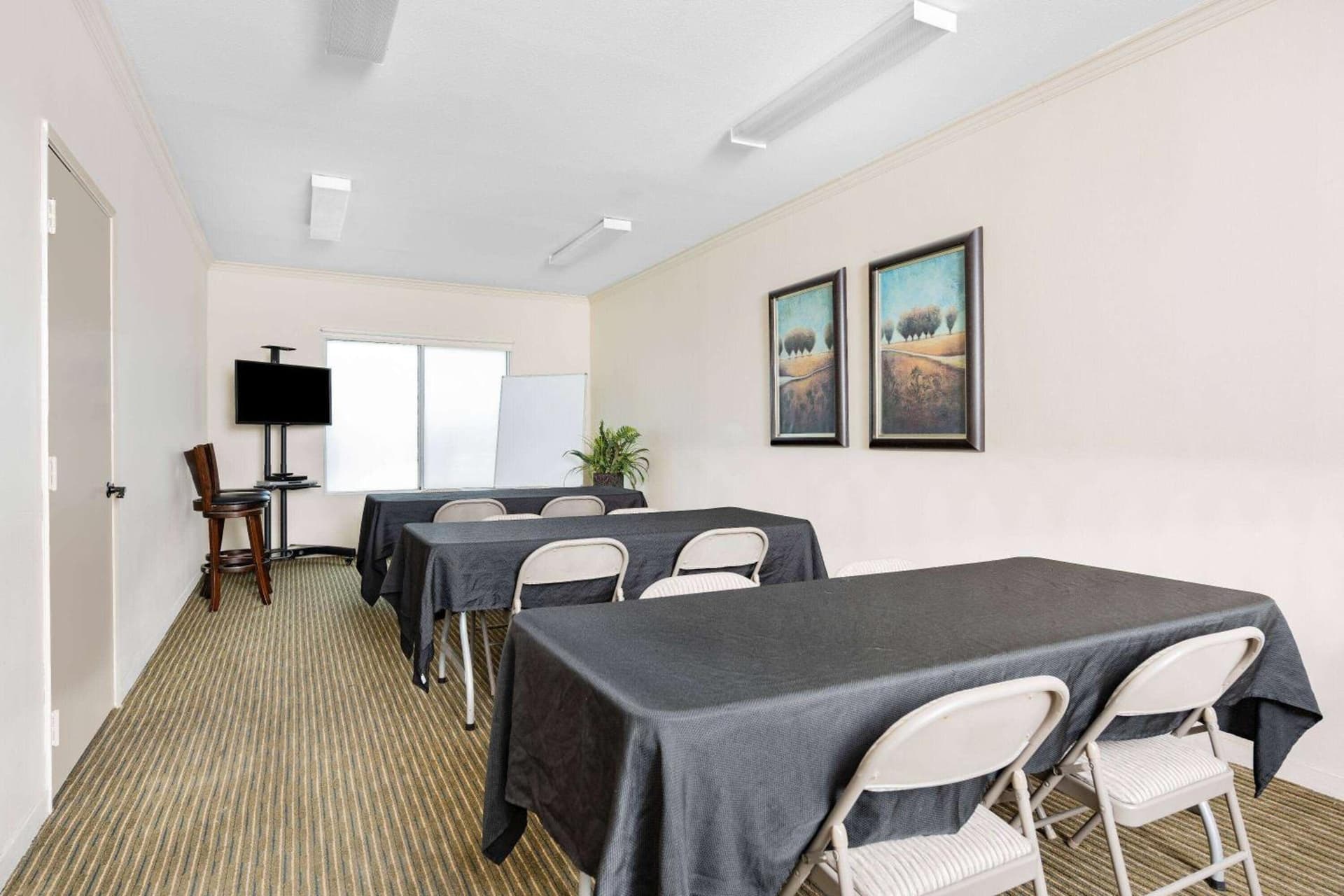 Ramada by Wyndham Bakersfield gallery photo in Bakersfield, CA — image 4