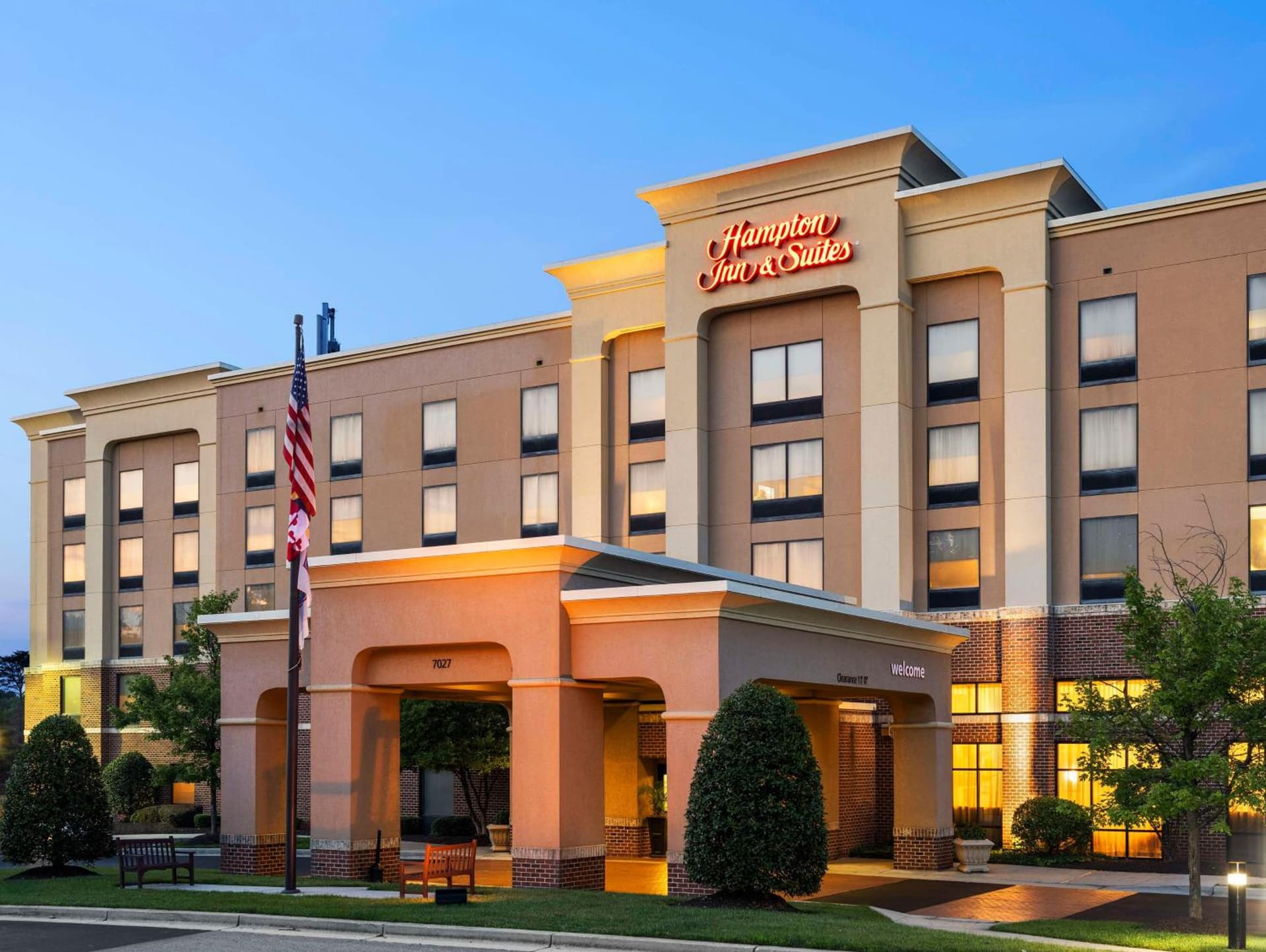 Hampton Inn & Suites Arundel Mills/Baltimore interior in Hanover, MD — gallery photo 2