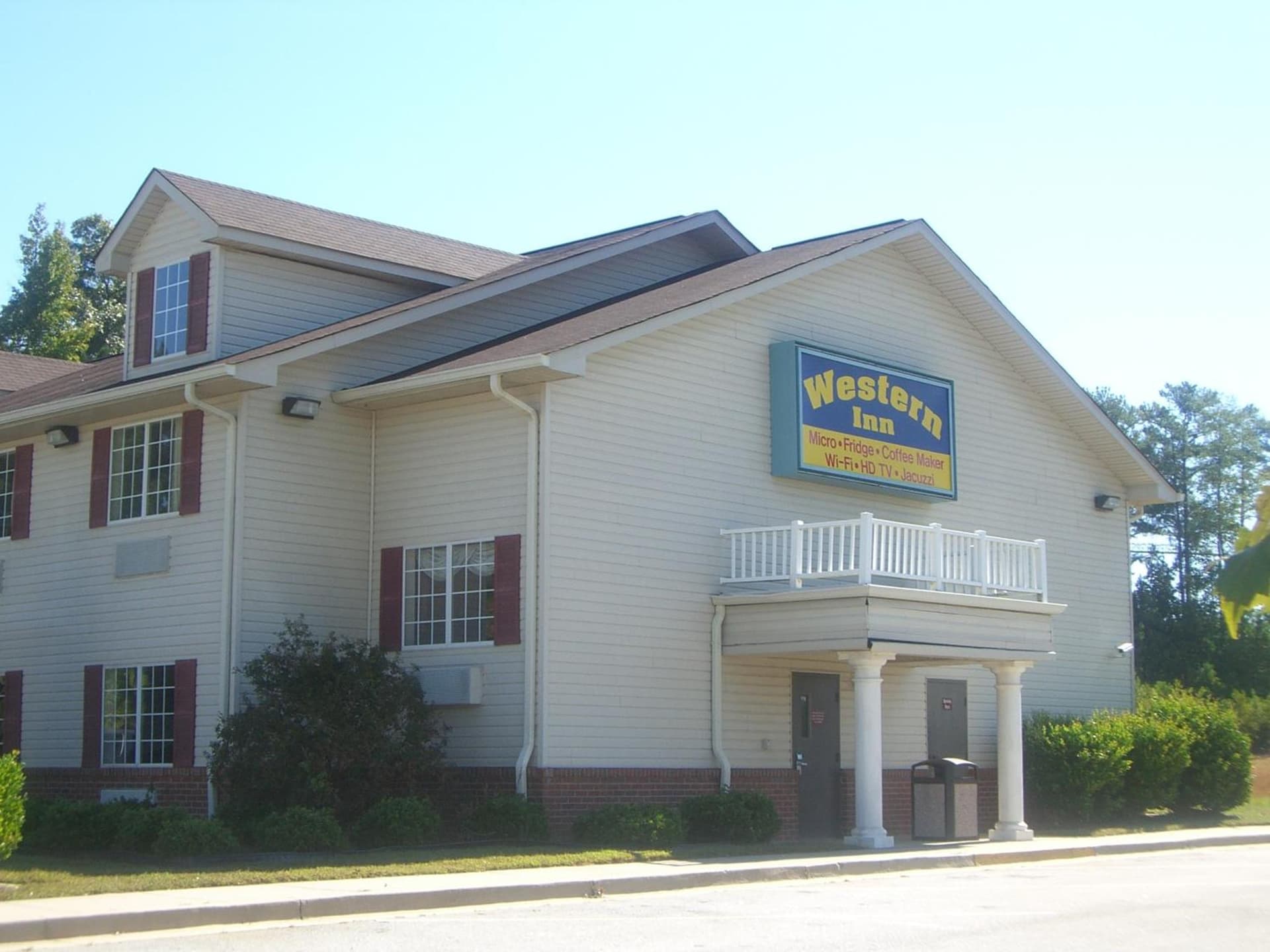 Western Inn & Suites Hampton property views in Hampton, GA — gallery photo 3