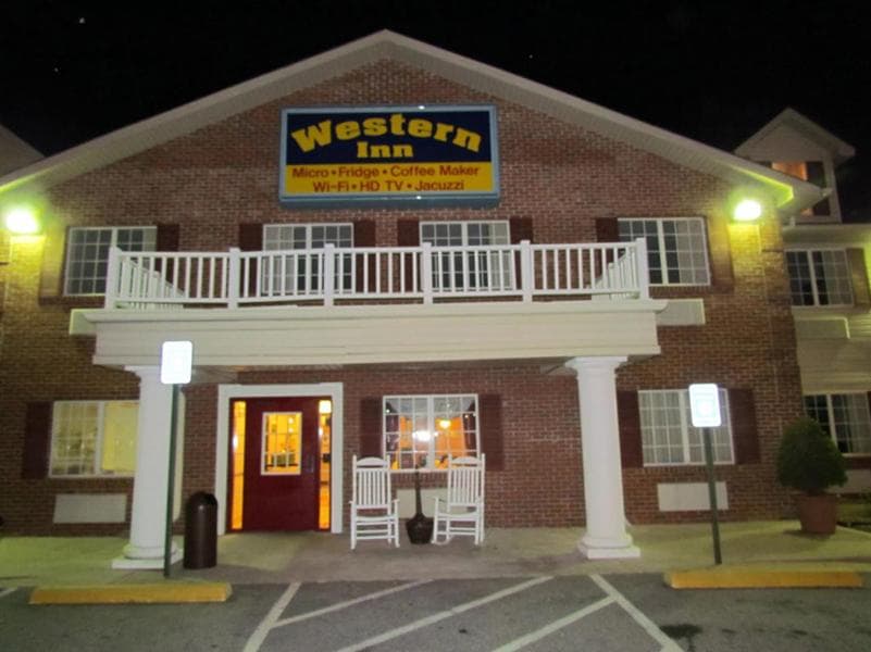 Western Inn & Suites Hampton interior in Hampton, GA — gallery photo 2
