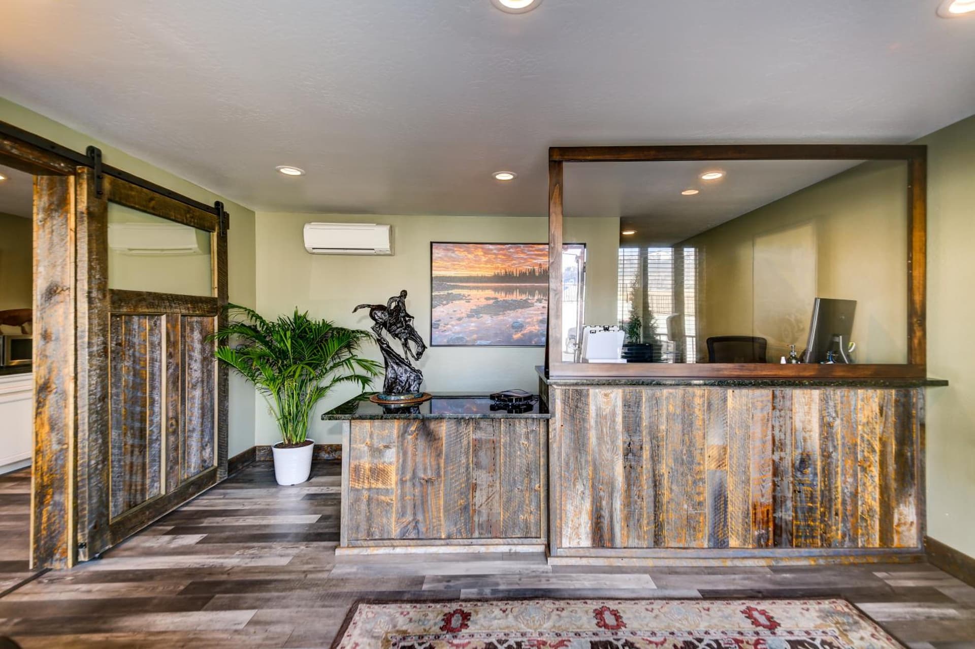 Roosevelt Hotel & Cabins - Yellowstone property views in Gardiner, MT — gallery photo 3