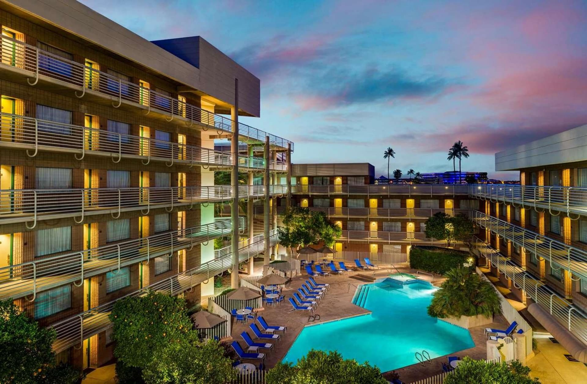 DoubleTree Suites by Hilton Phoenix gallery photo in Phoenix, AZ — image 33
