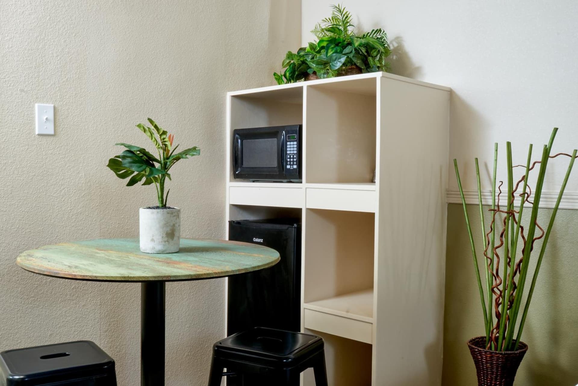 Family Garden Inn & Suites interior in Laredo, TX — gallery photo 2