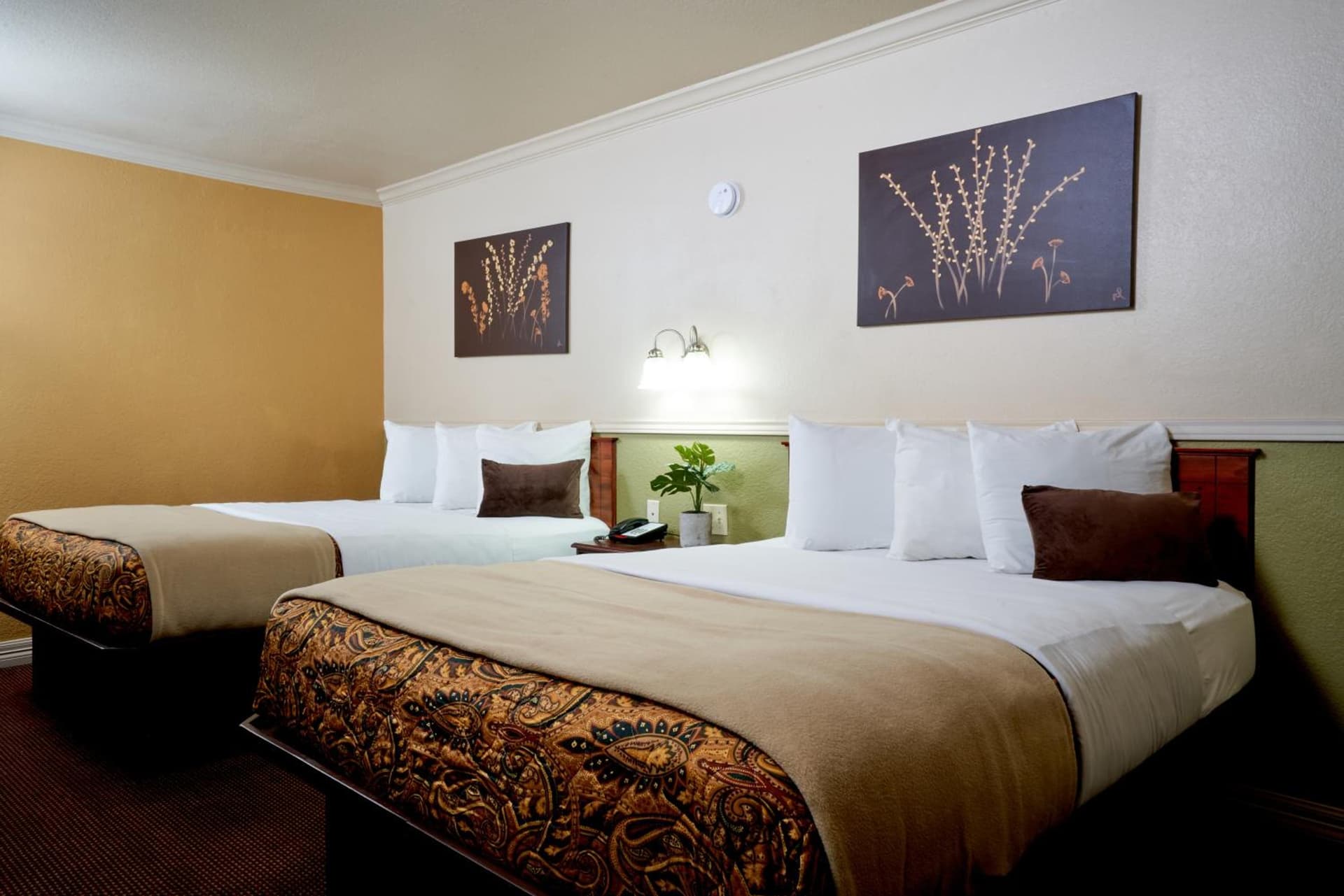 Family Garden Inn & Suites gallery photo in Laredo, TX — image 9