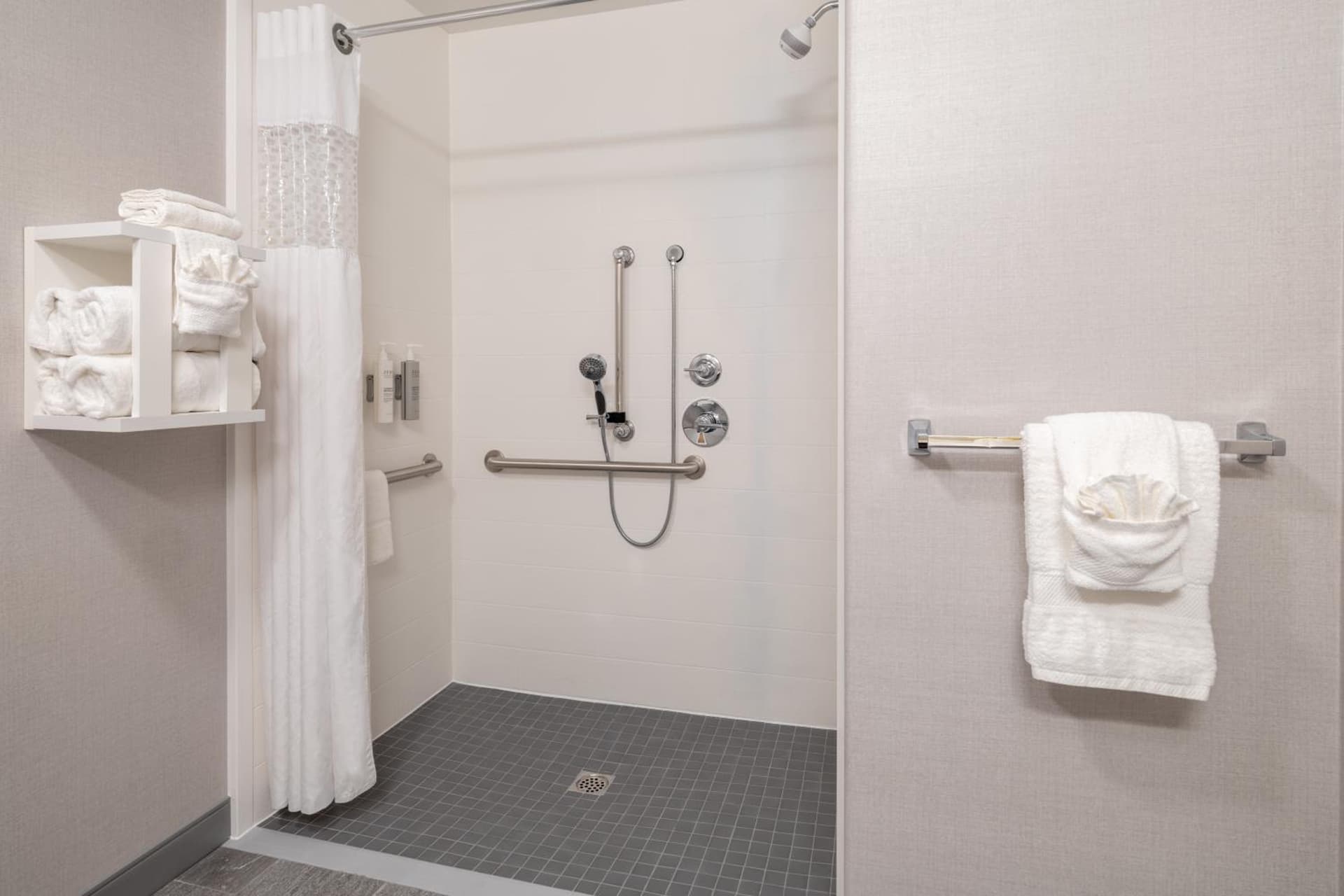 Hampton Inn & Suites Agoura Hills gallery photo in Agoura Hills, CA — image 62