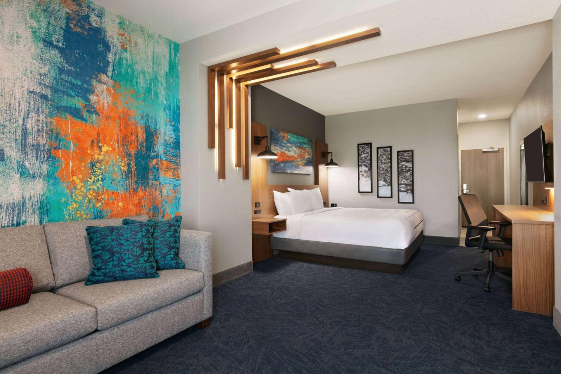 La Quinta Inn & Suites by Wyndham College Station North property views in College Station, TX — gallery photo 3
