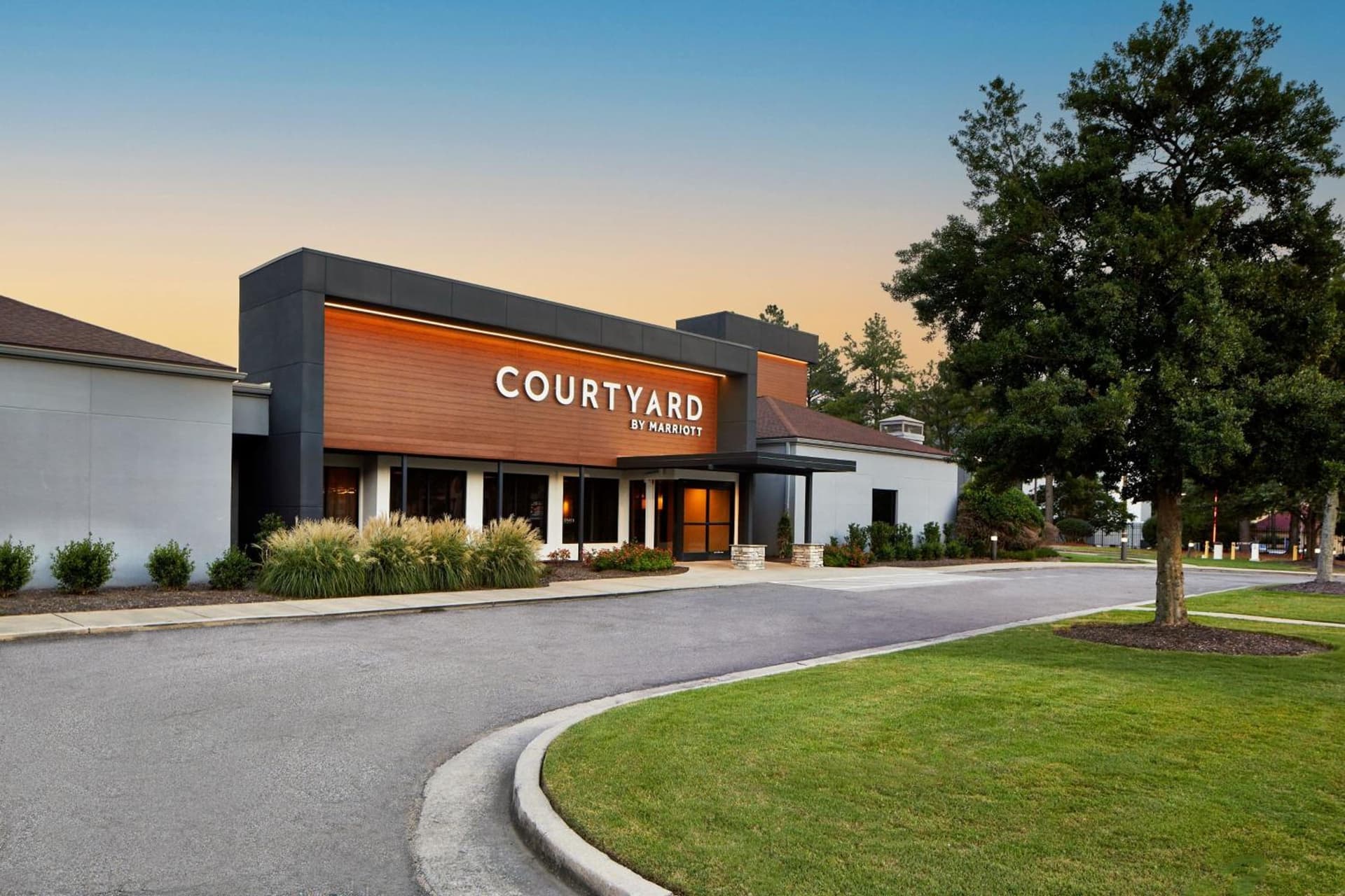 Courtyard by Marriott Memphis East/Park Avenue featured exterior or lobby in Memphis, TN — similar hotel