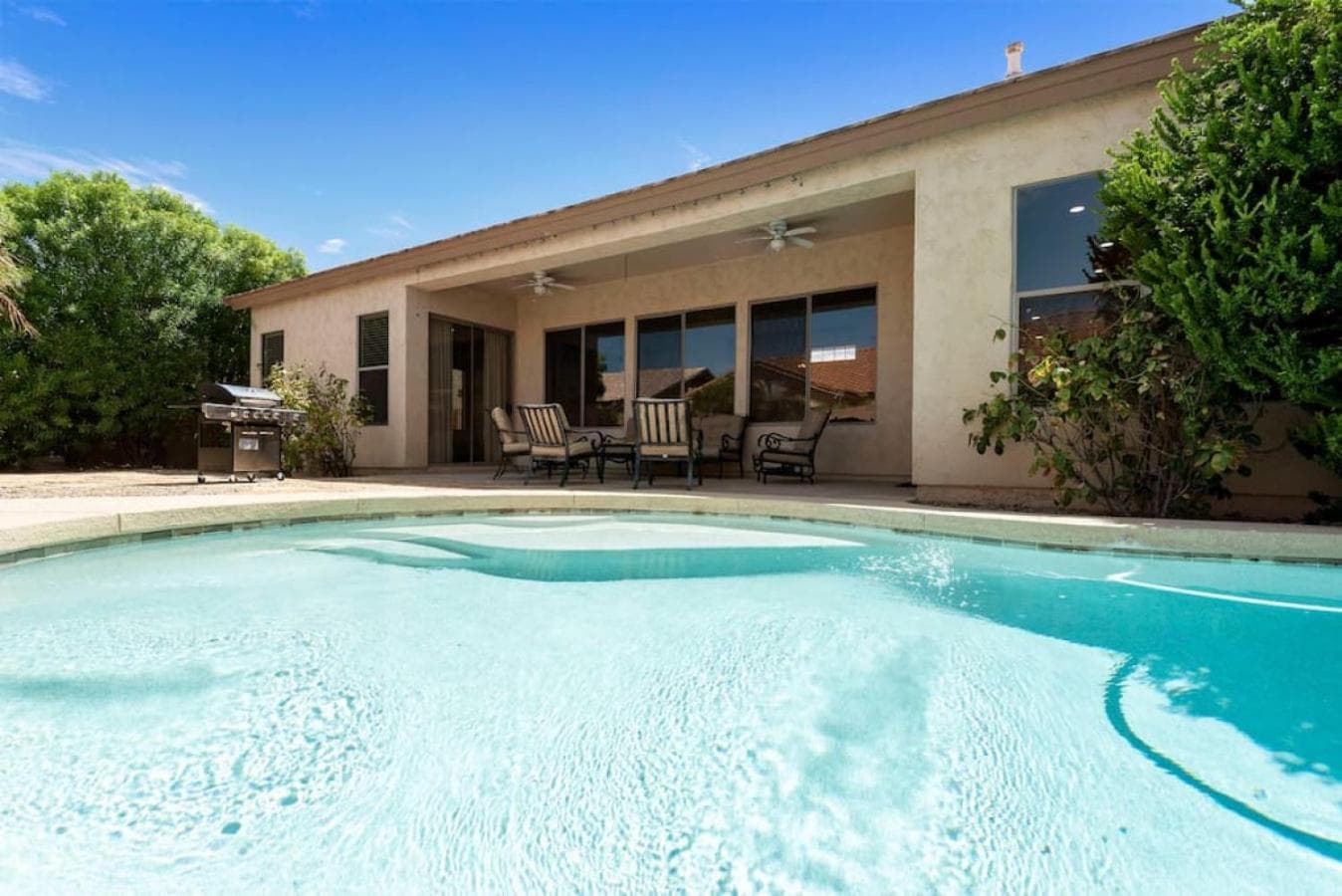Gilbert Grandeur by Rather Be Properties property views in Gilbert, AZ — gallery photo 3
