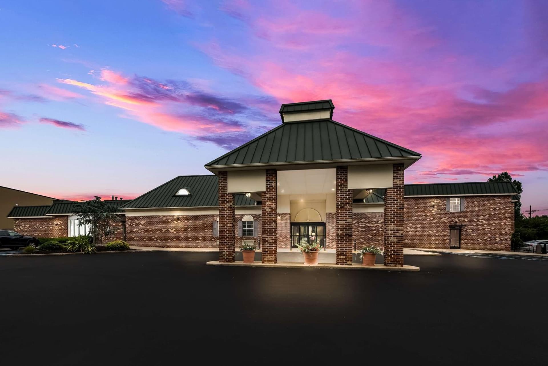 Best Western Philadelphia South - West Deptford Inn featured exterior or lobby in Thorofare, NJ — similar hotel