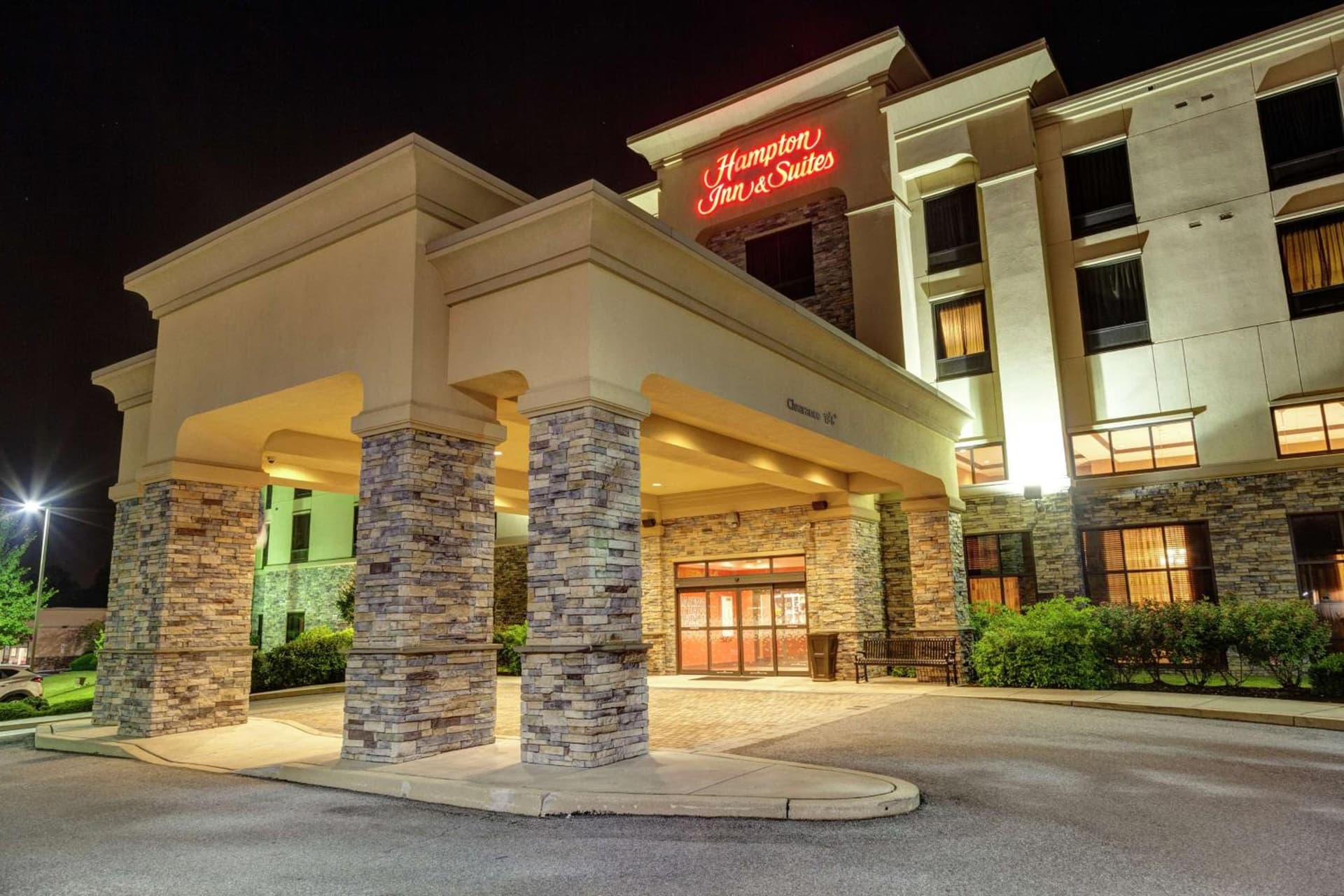 Hampton Inn & Suites Chadds Ford interior in Glen Mills, PA — gallery photo 2