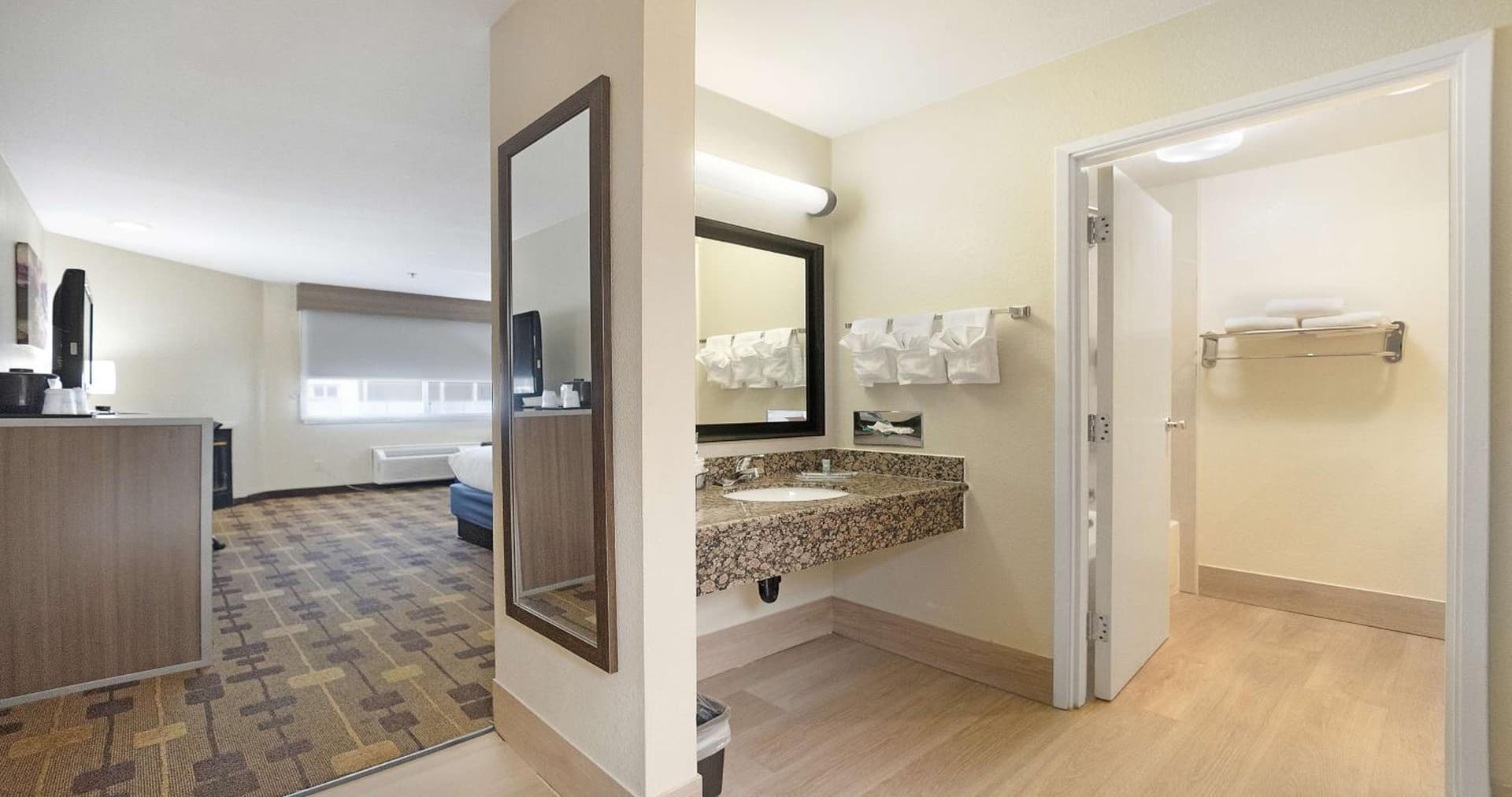 Best Western Amador Inn interior in Jackson, CA — gallery photo 2