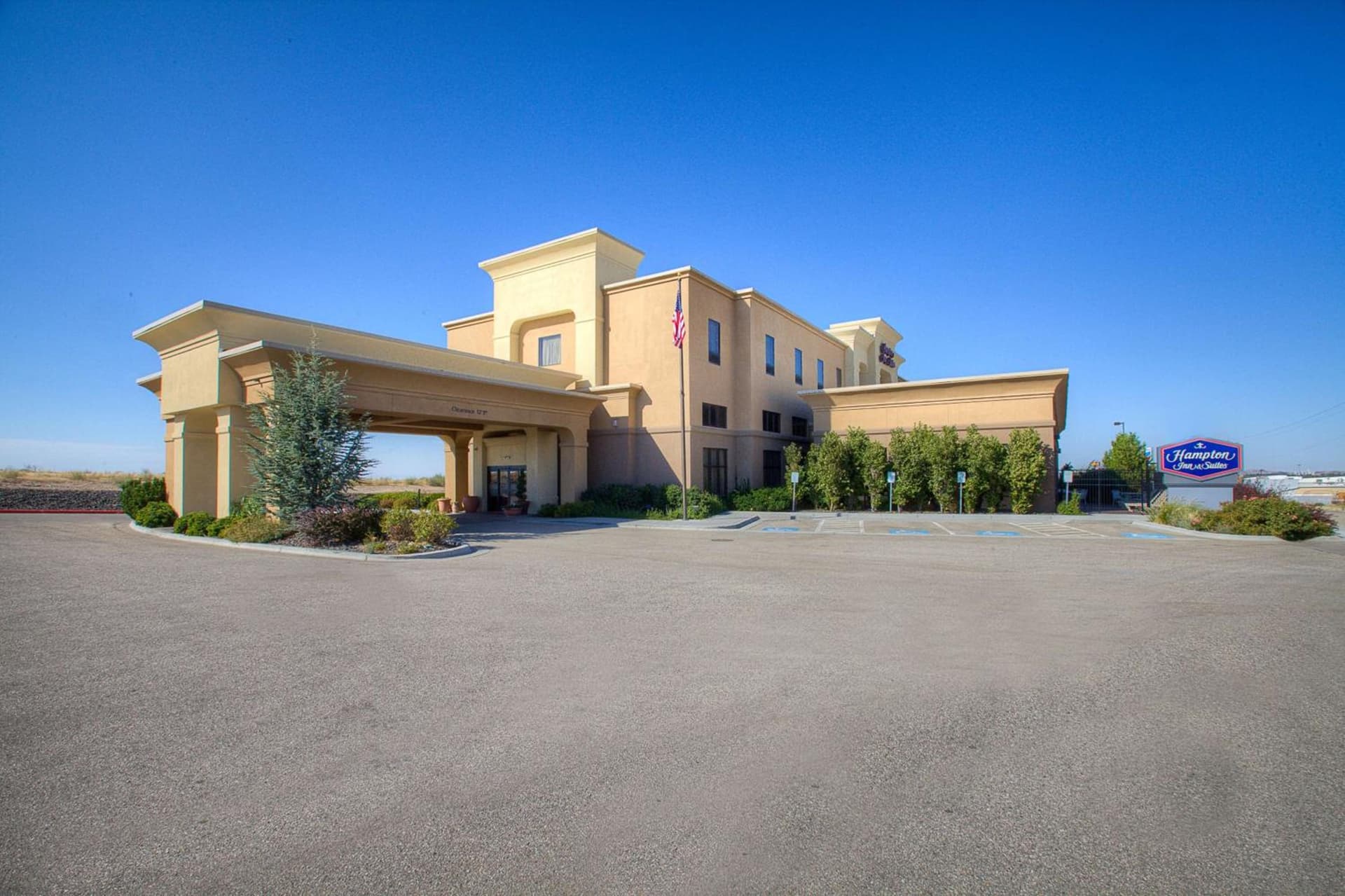 Hampton Inn & Suites Mountain Home interior in Mountain Home, ID — gallery photo 2