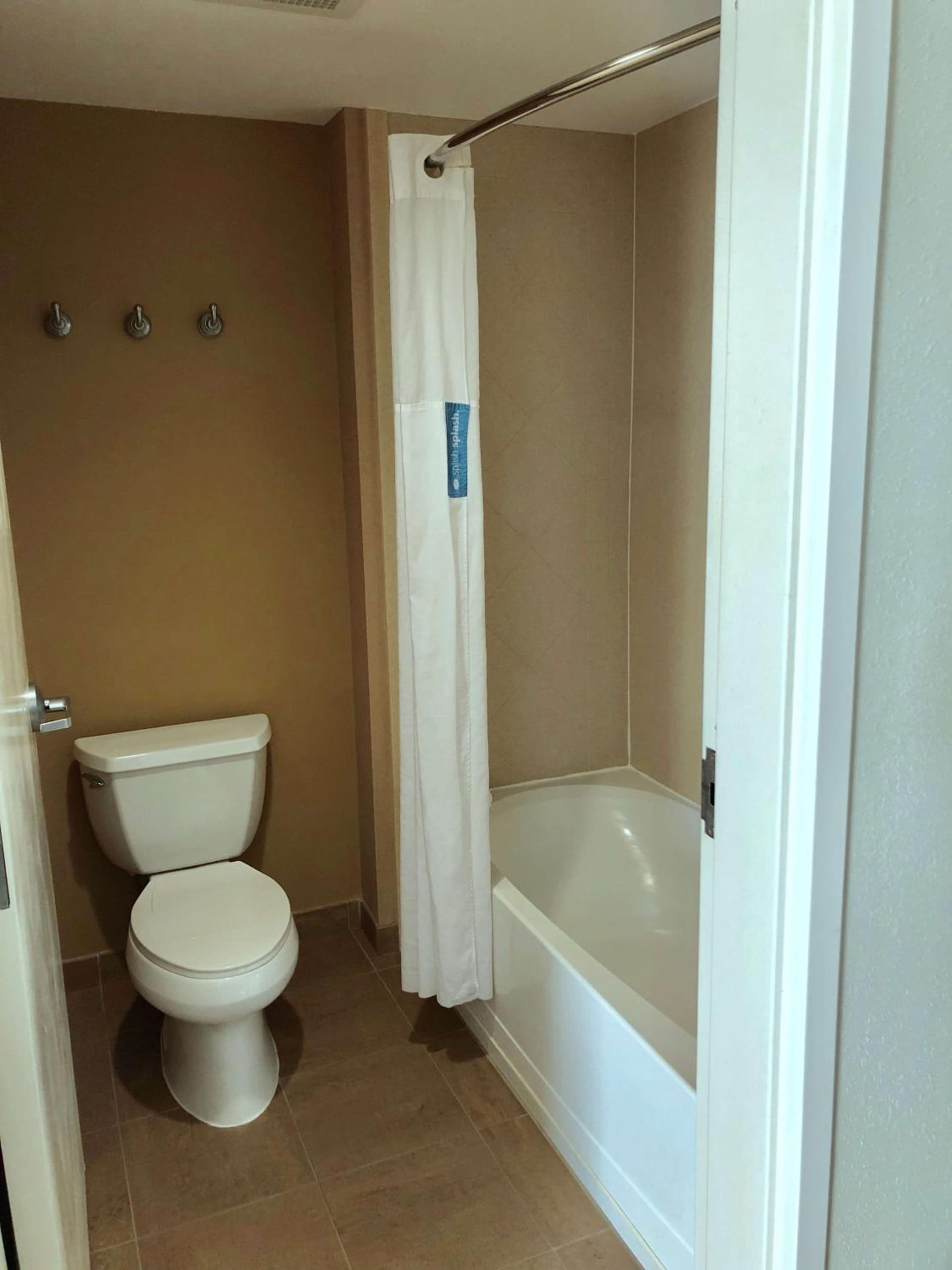 Hampton Inn & Suites Norfolk-Airport gallery photo in Norfolk, VA — image 12
