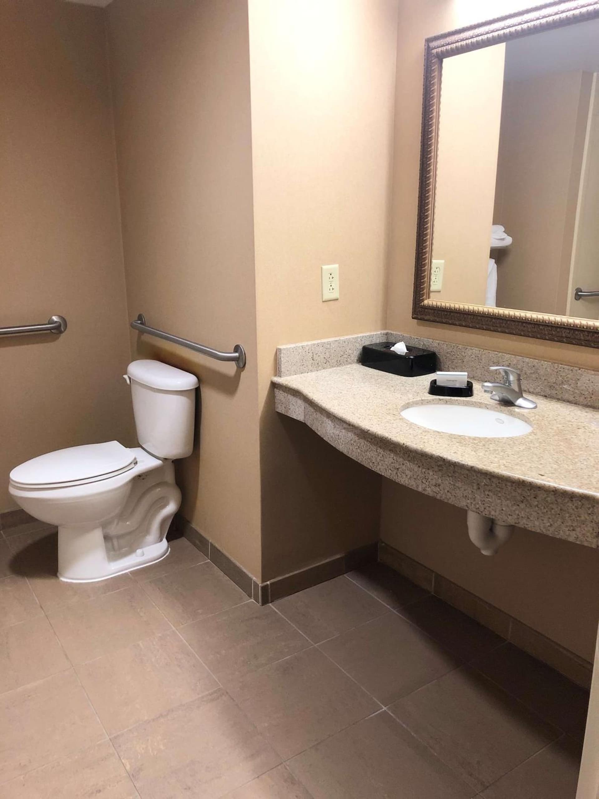 Hampton Inn & Suites Norfolk-Airport gallery photo in Norfolk, VA — image 28