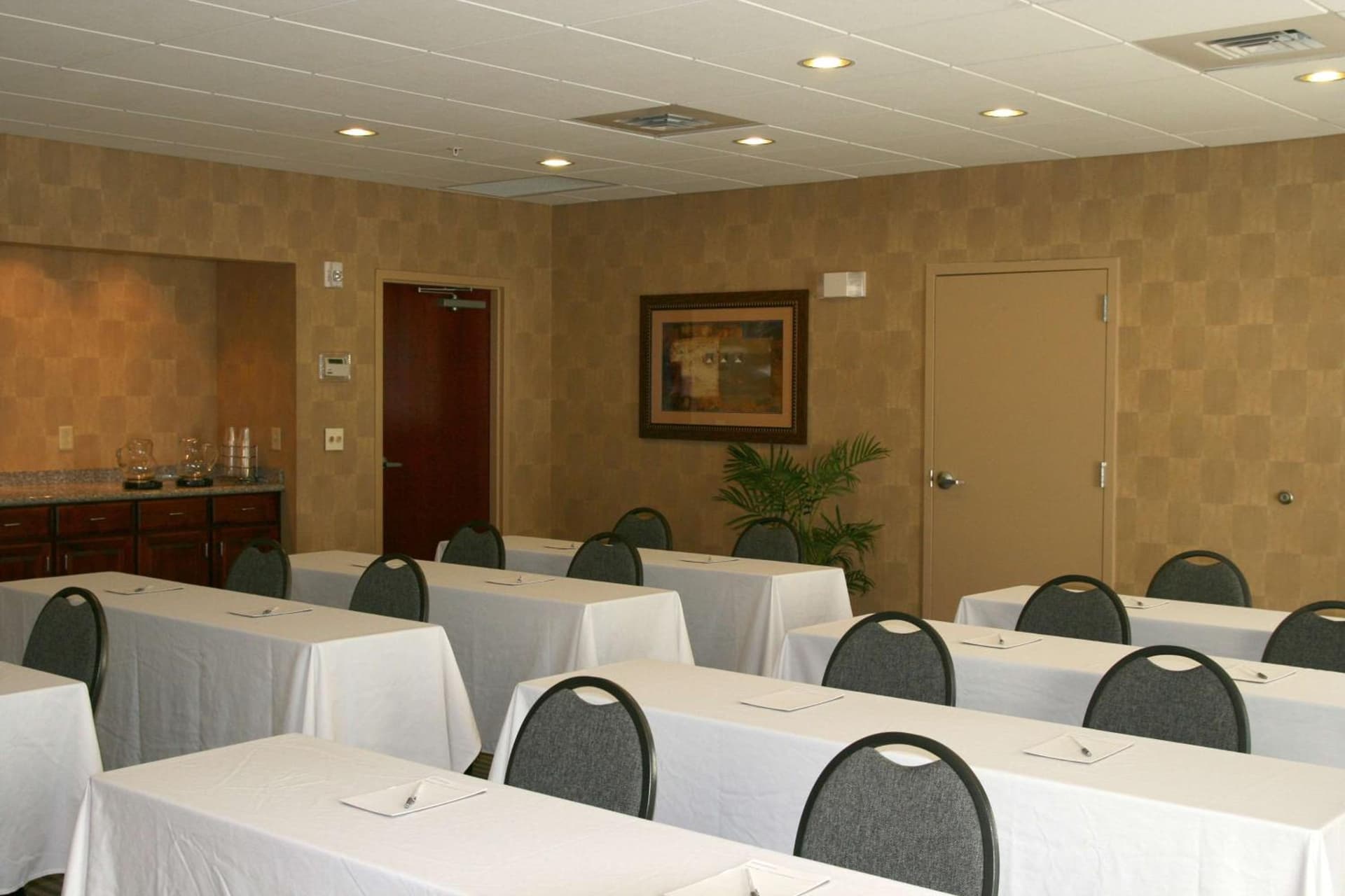 Hampton Inn & Suites Norfolk-Airport gallery photo in Norfolk, VA — image 27