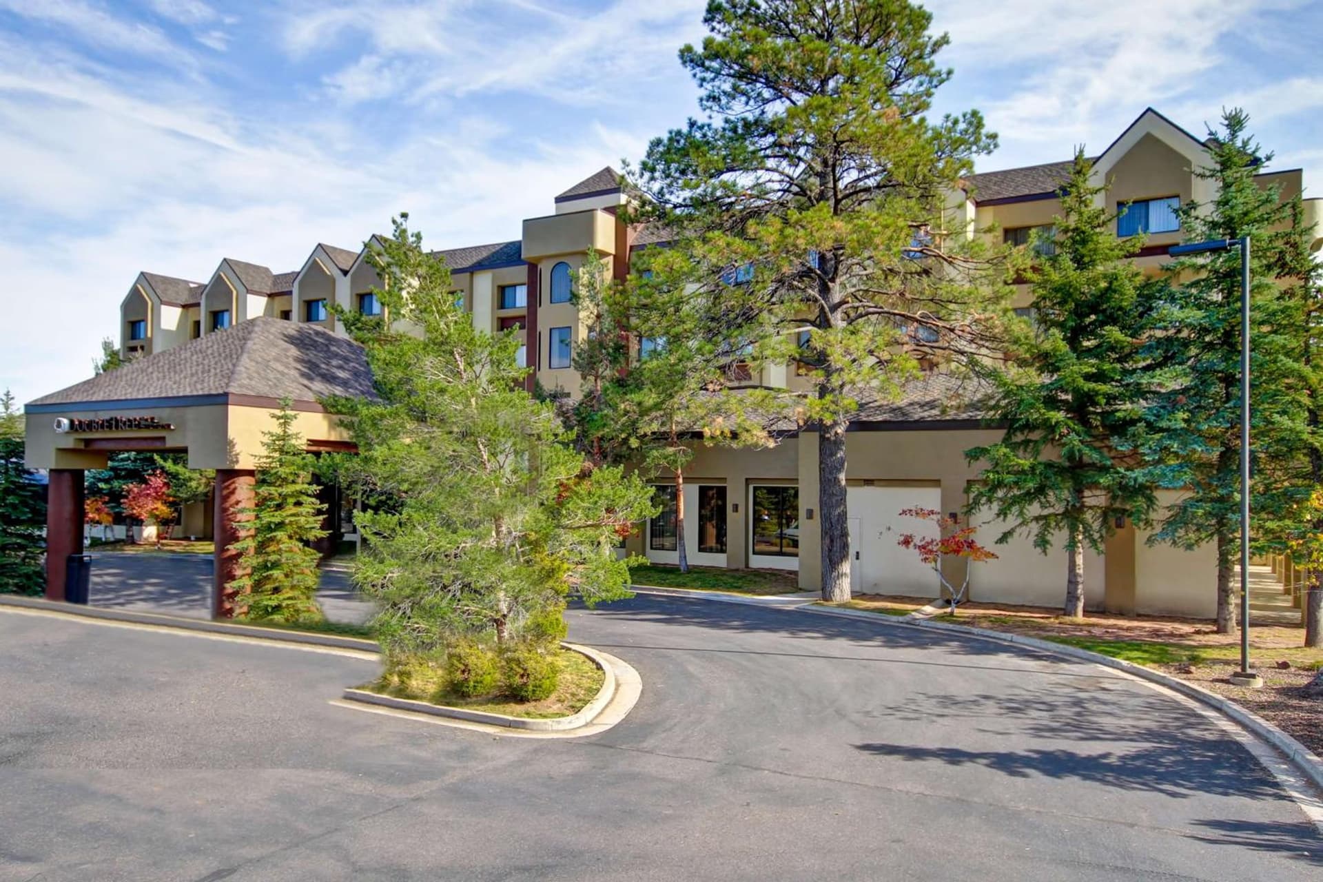 DoubleTree by Hilton Hotel Flagstaff interior in Flagstaff, AZ — gallery photo 2