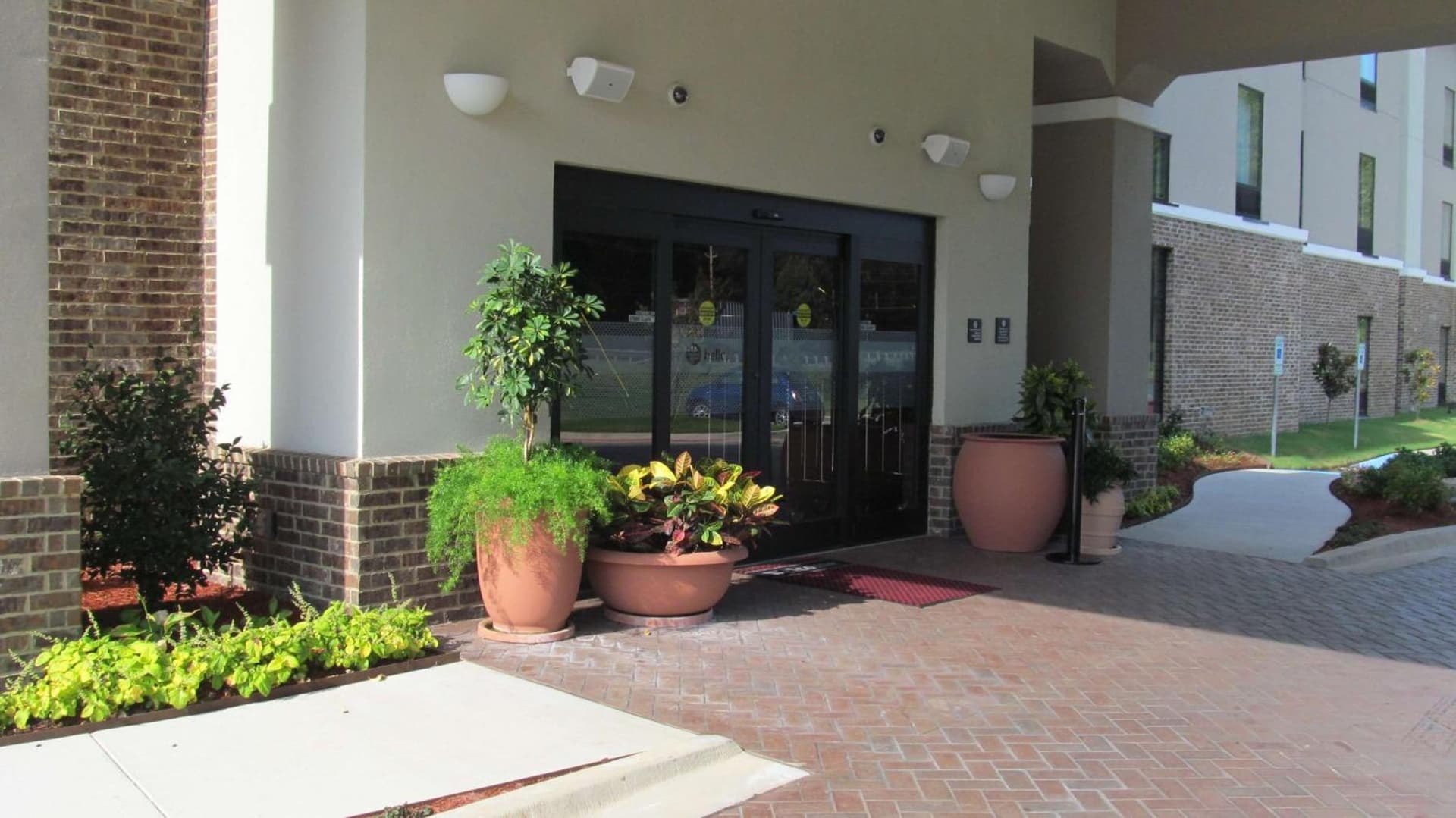 Hampton Inn and Suites Hope interior in Hope, AR — gallery photo 2