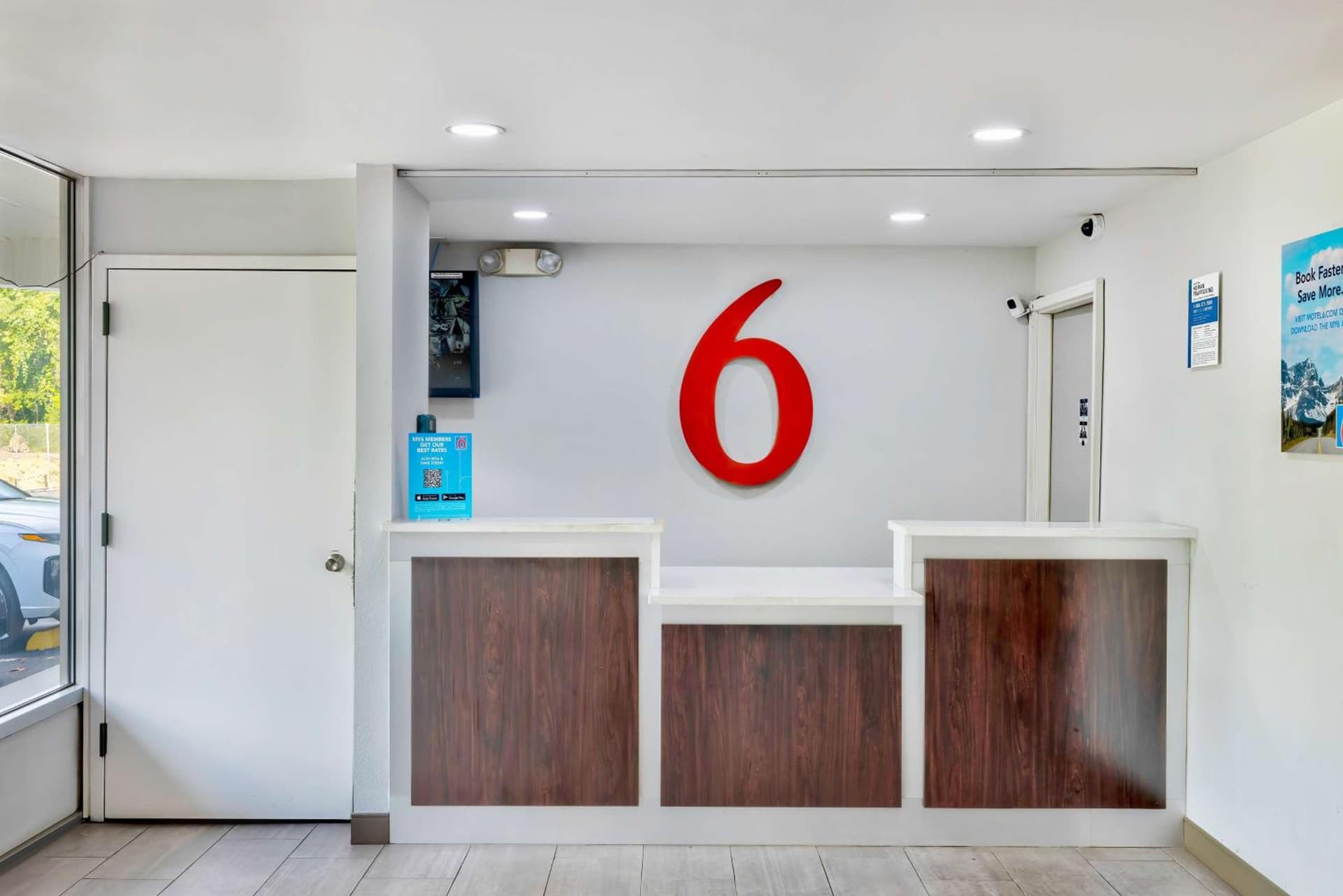 Motel 6 Morgantown interior in Morgantown, WV — gallery photo 2