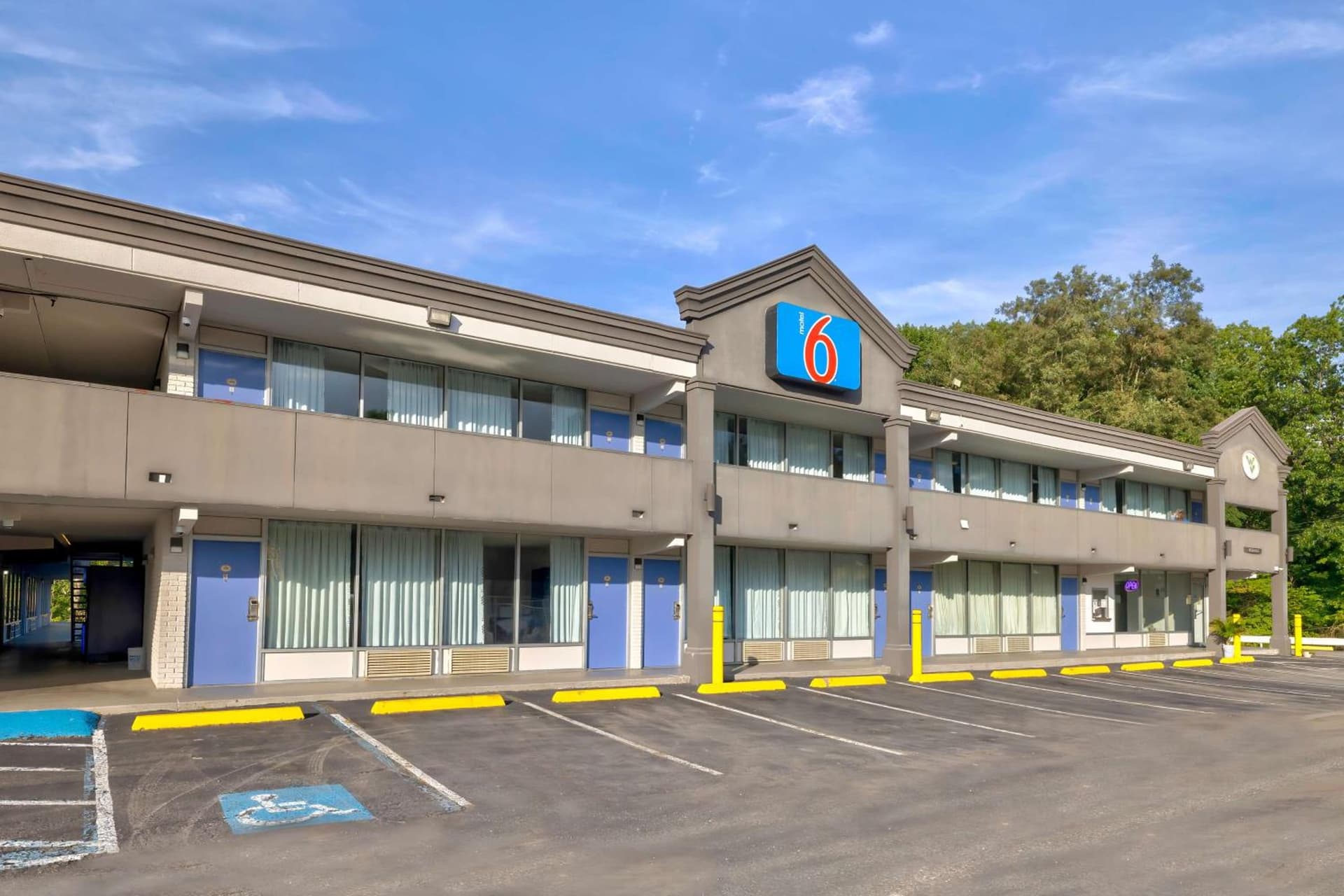 Motel 6 Morgantown property views in Morgantown, WV — gallery photo 3