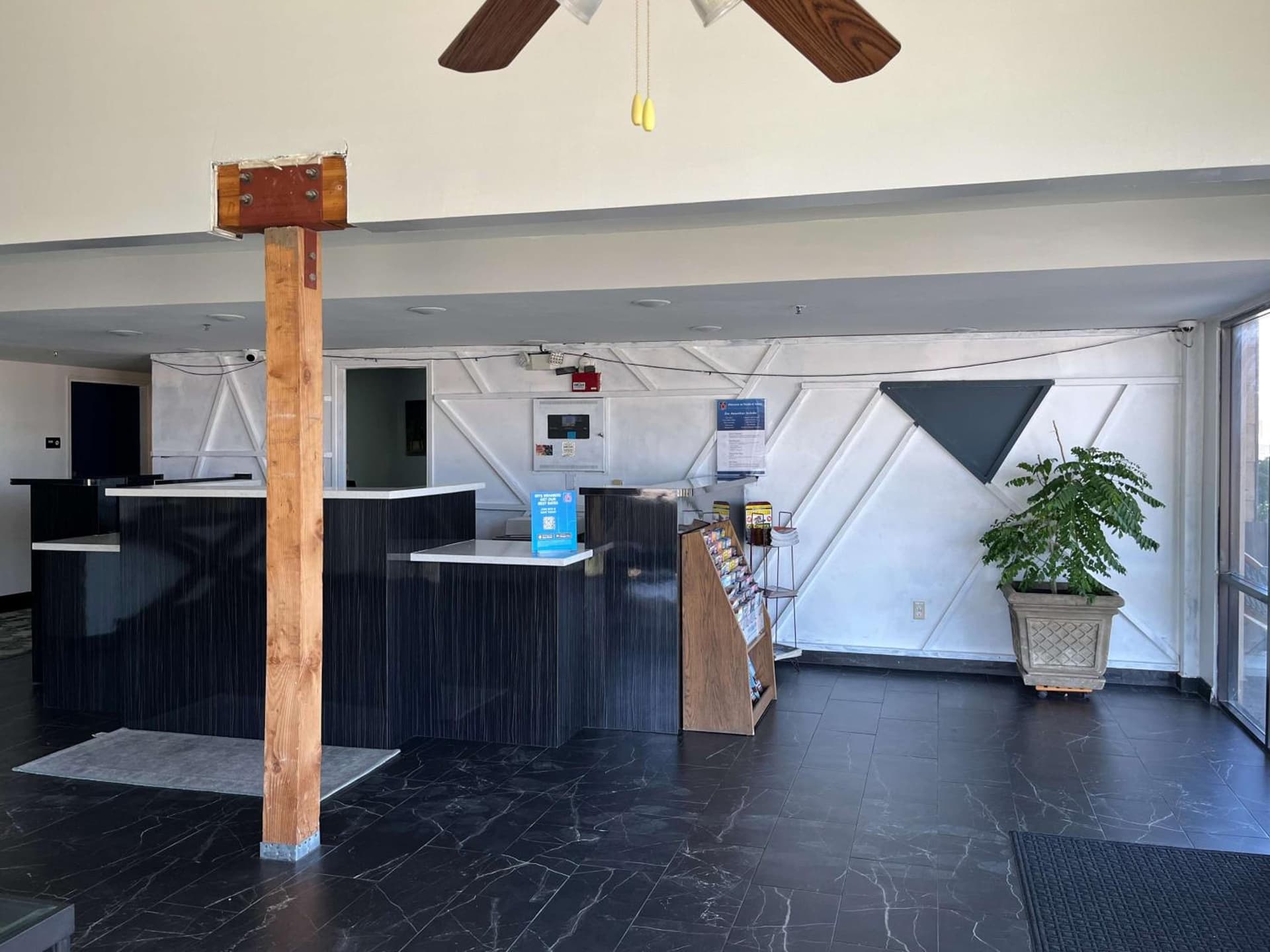 Studio 6 Suites Delano, CA interior in Delano, CA — gallery photo 2