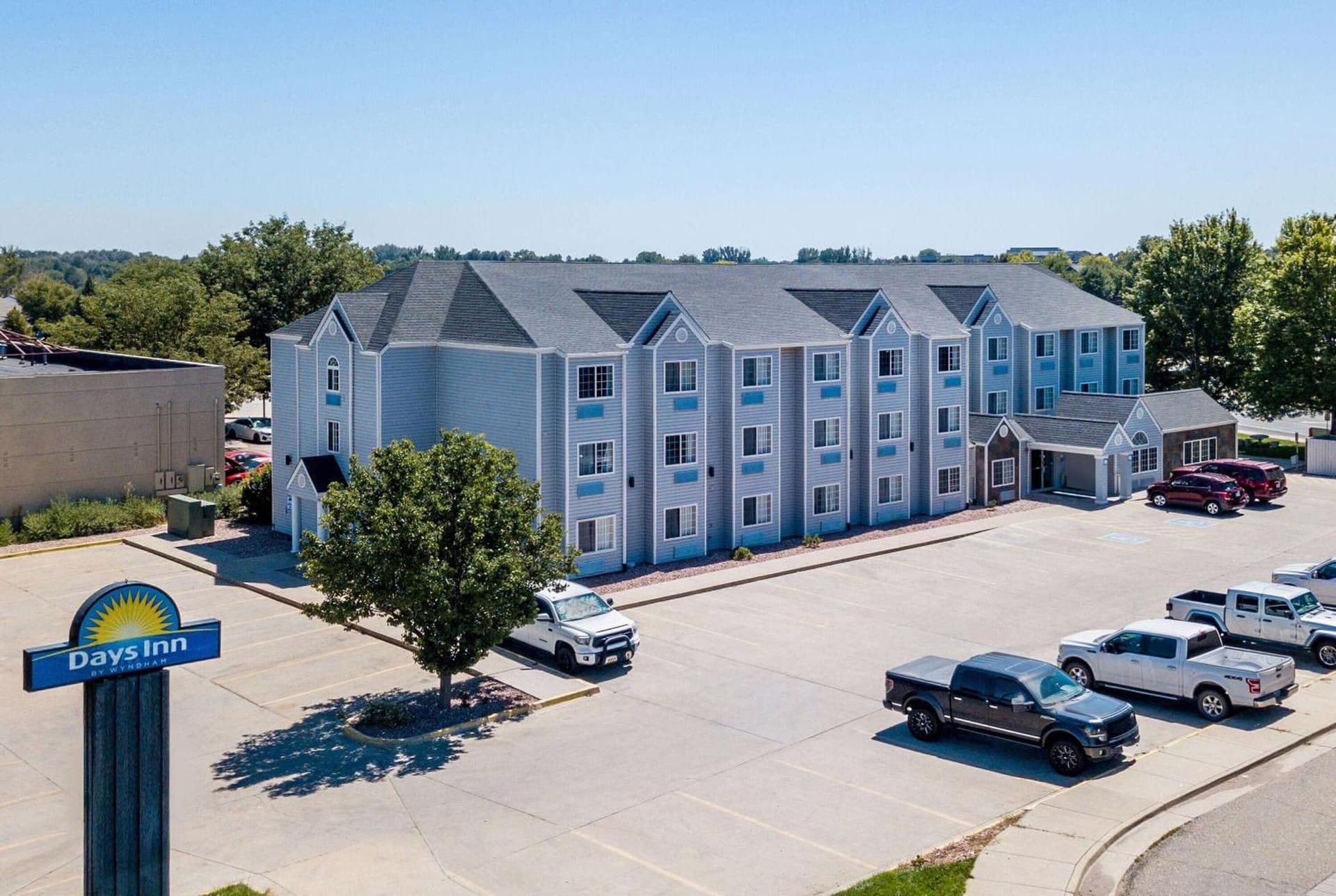 Days Inn & Suites by Wyndham Greeley interior in Greeley, CO — gallery photo 2