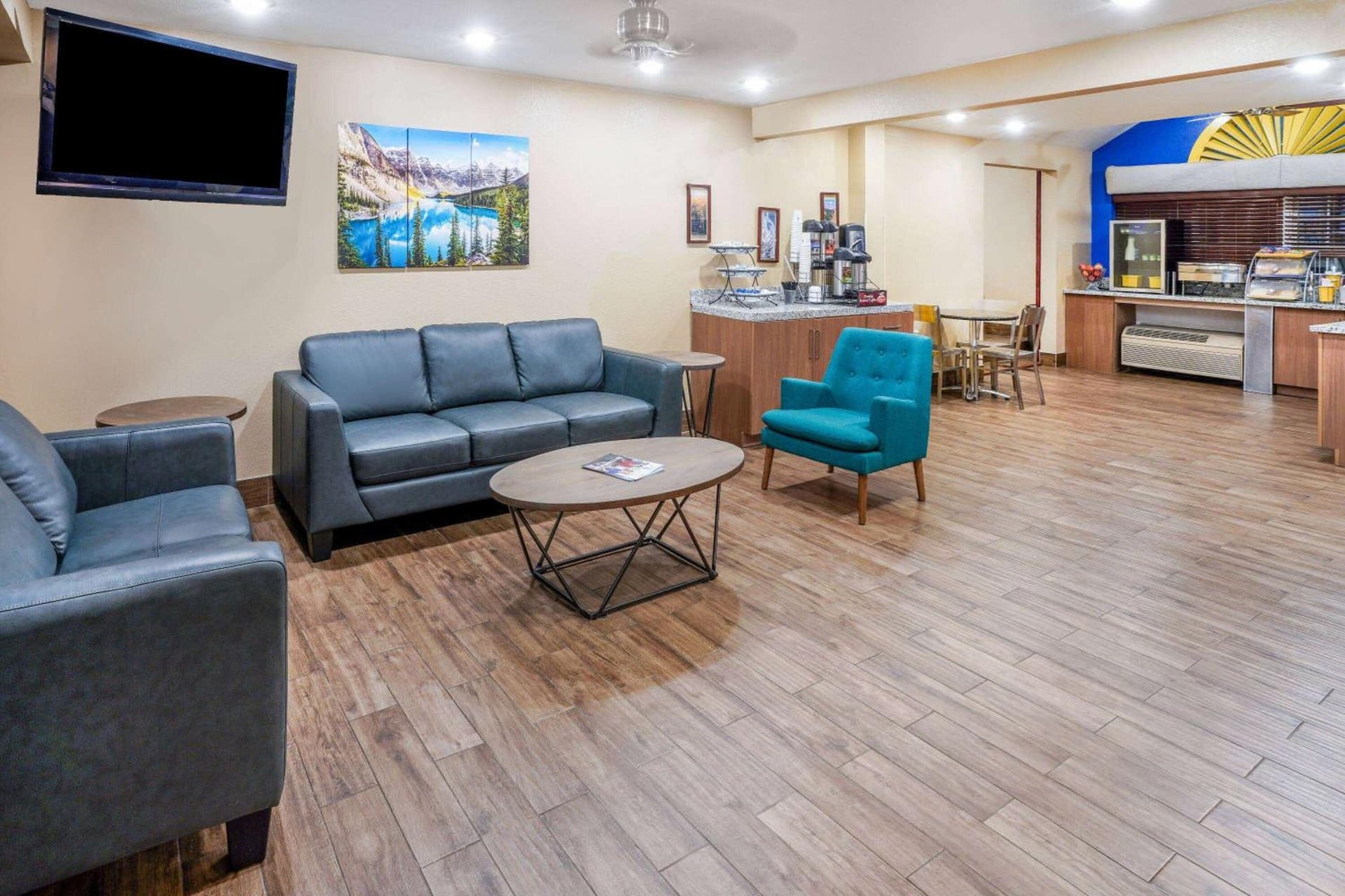 Days Inn & Suites by Wyndham Greeley gallery photo in Greeley, CO — image 28