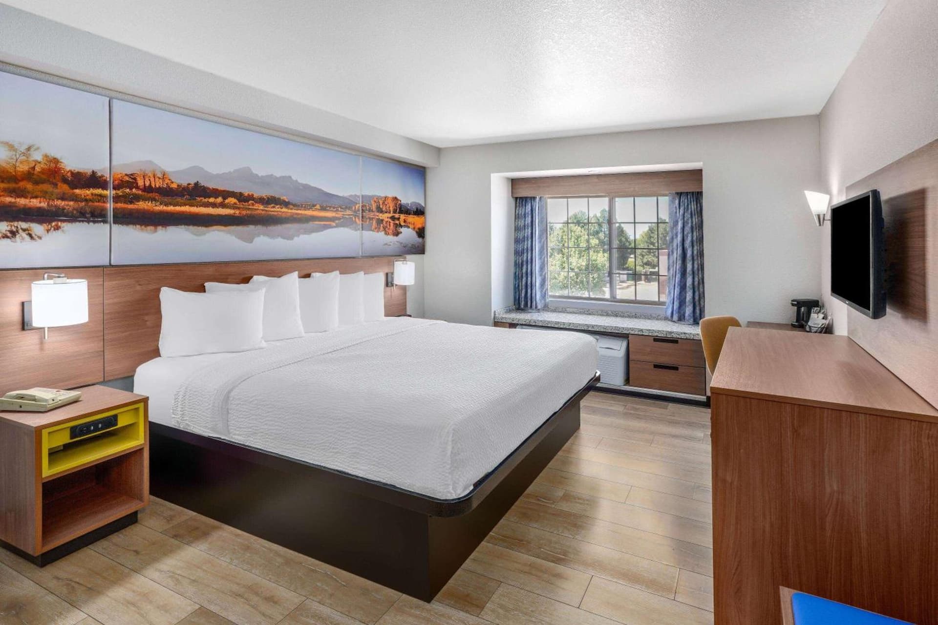 Days Inn & Suites by Wyndham Greeley gallery photo in Greeley, CO — image 19