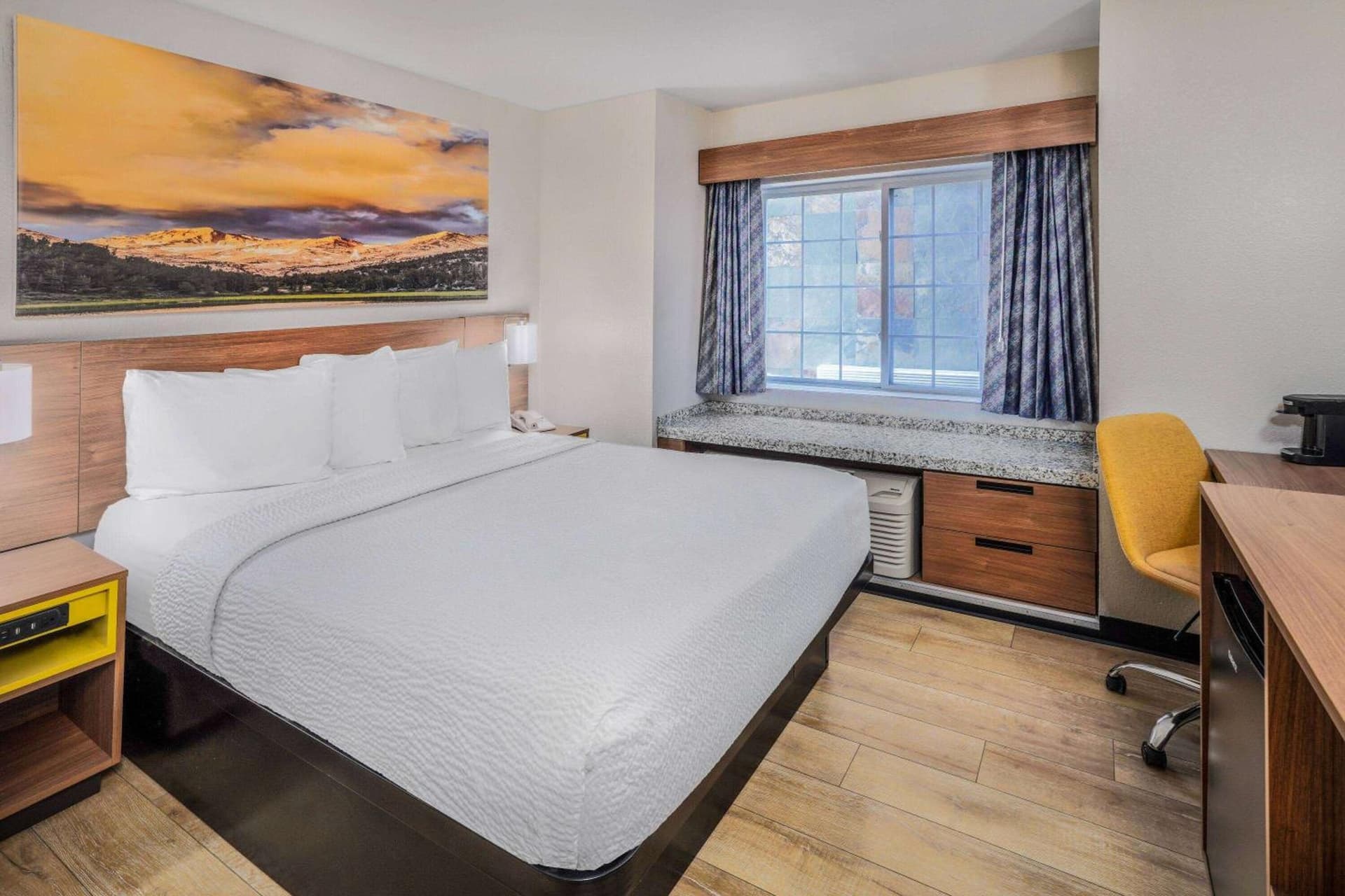 Days Inn & Suites by Wyndham Greeley gallery photo in Greeley, CO — image 30