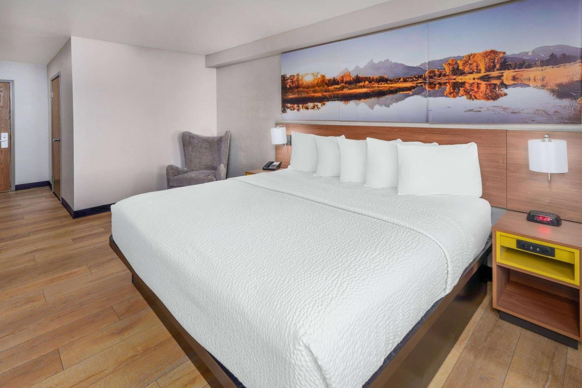 Days Inn & Suites by Wyndham Greeley gallery photo in Greeley, CO — image 10